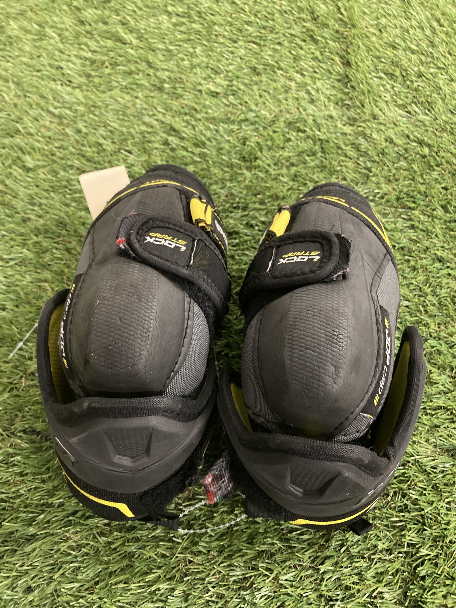 Used Medium CCM Tacks 9080 Elbow Pads SidelineSwap