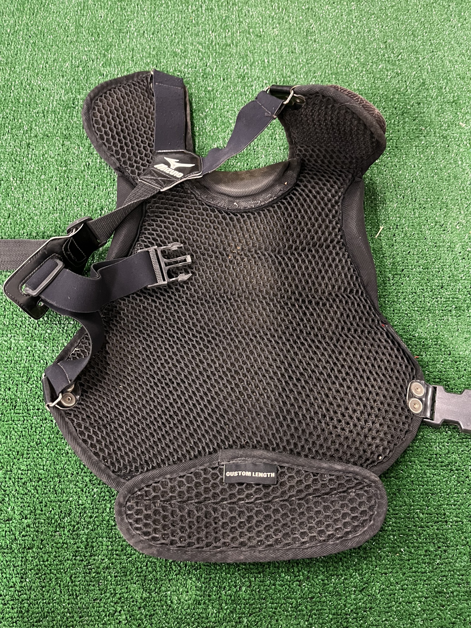 Used Mizuno Catcher's Chest Protector SidelineSwap