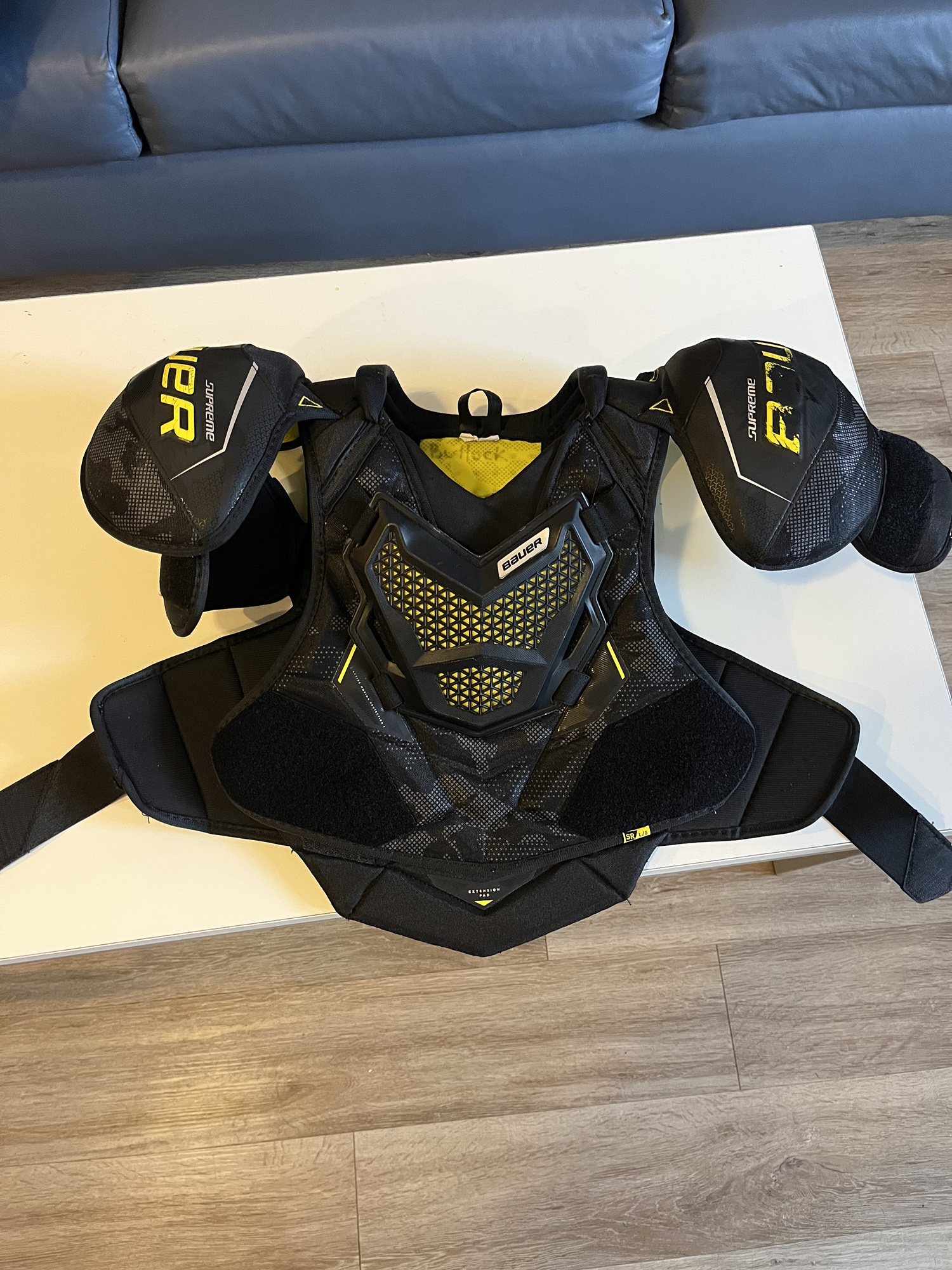 Senior Large Bauer Supreme 3S Shoulder Pads SidelineSwap