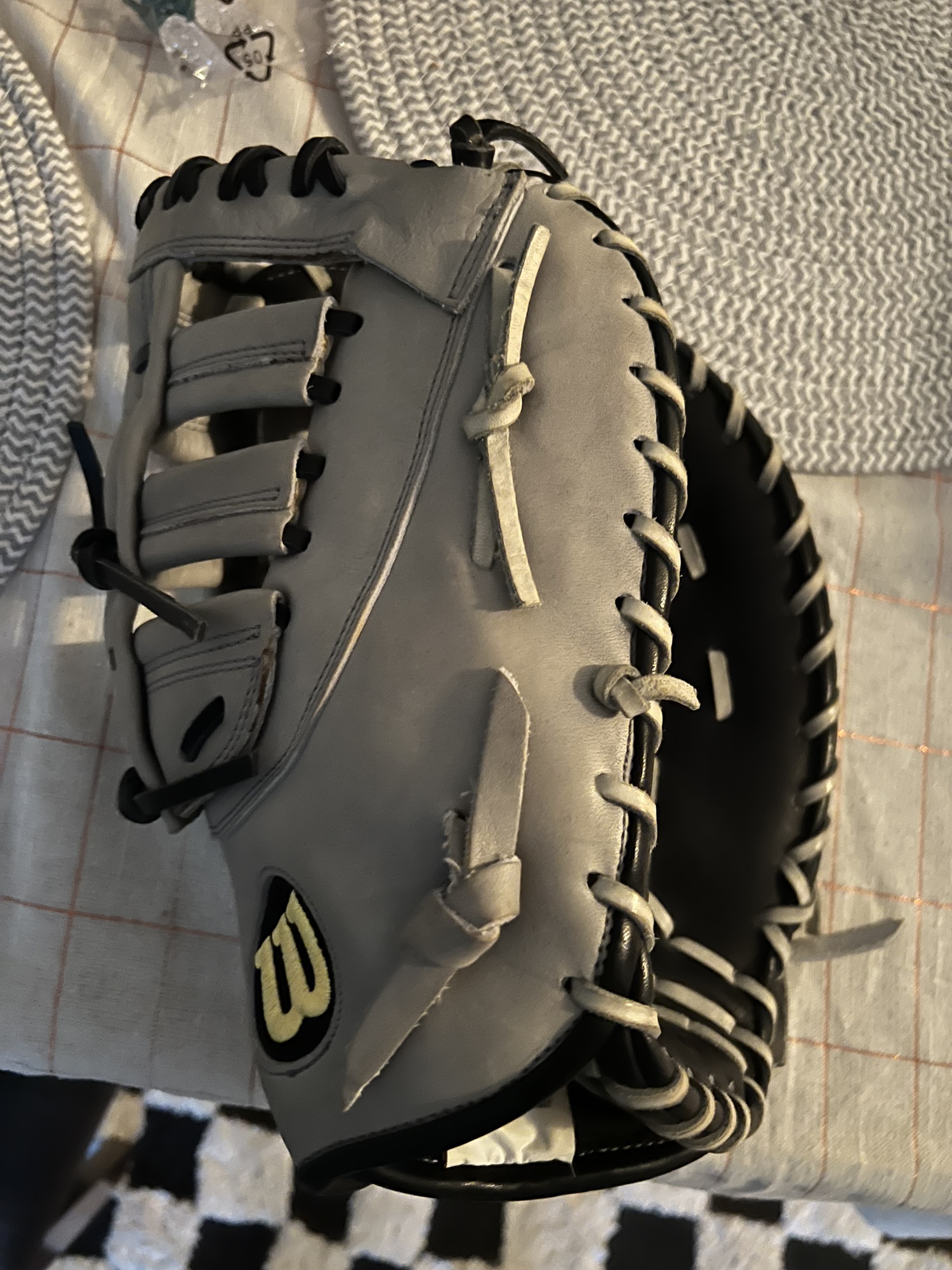 12 inch A2000 First Baseman glove SidelineSwap