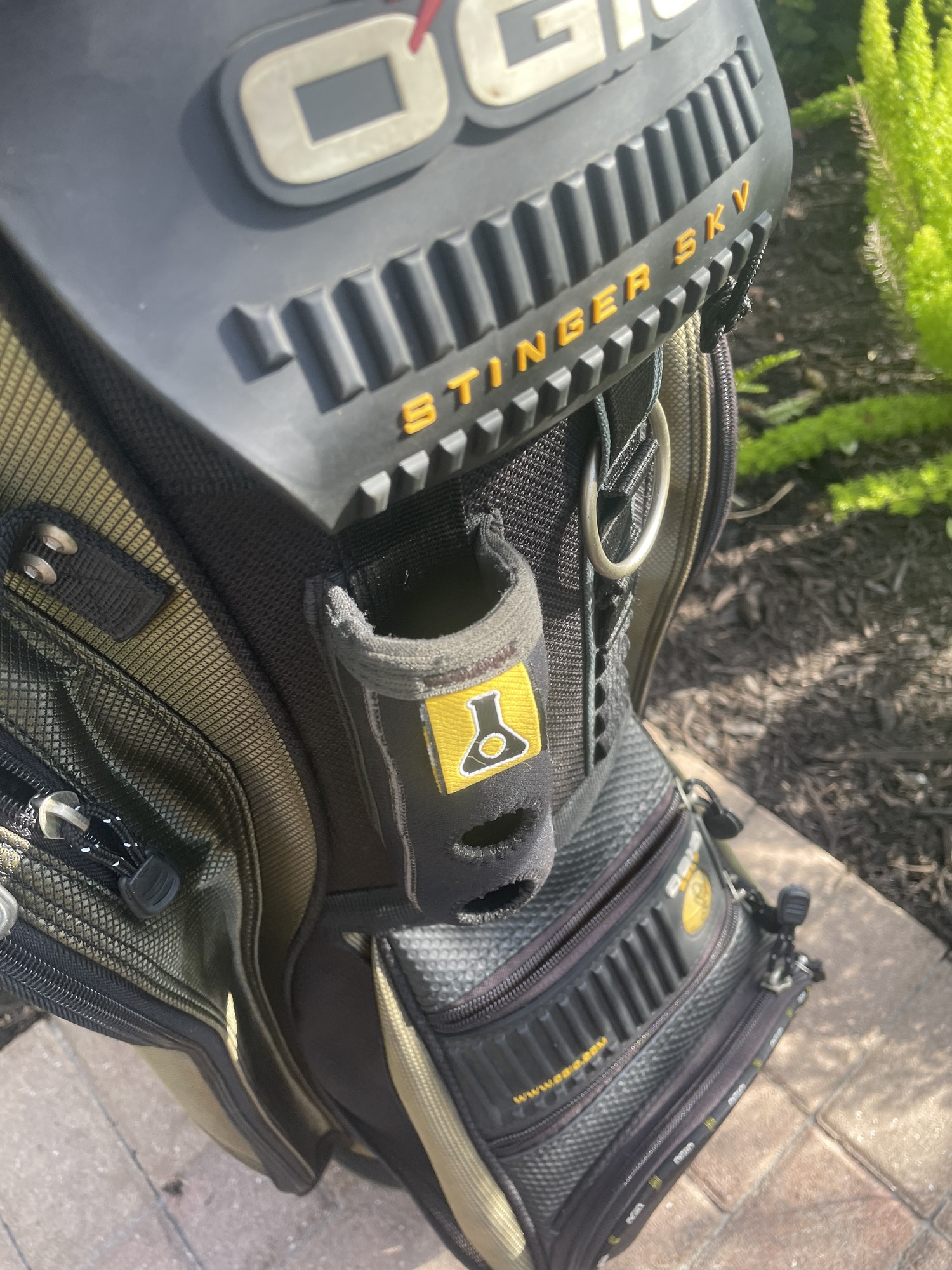 Ogio Stinger Golf Cart Bag With club dividers , shoulder strap and ball holder pocket SidelineSwap