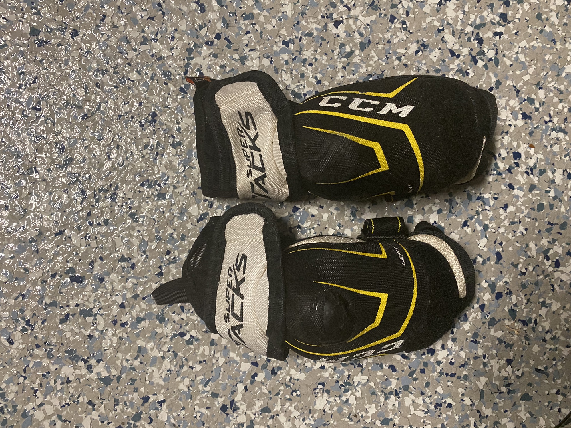 Used Medium CCM Super Tacks Elbow Pads SidelineSwap