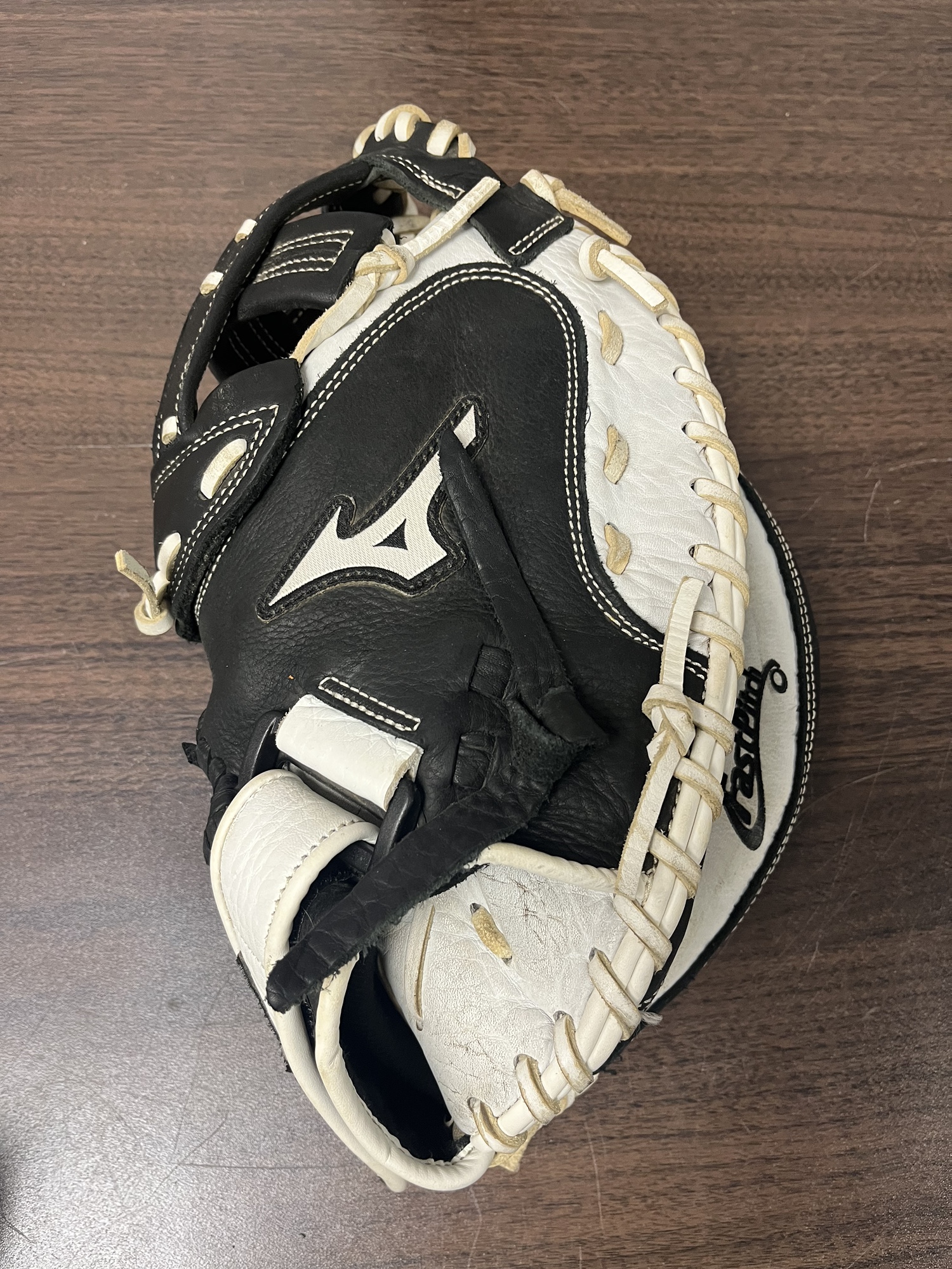 Mizuno 33'' Supreme Series Fastpitch Catcher's Mitt SidelineSwap
