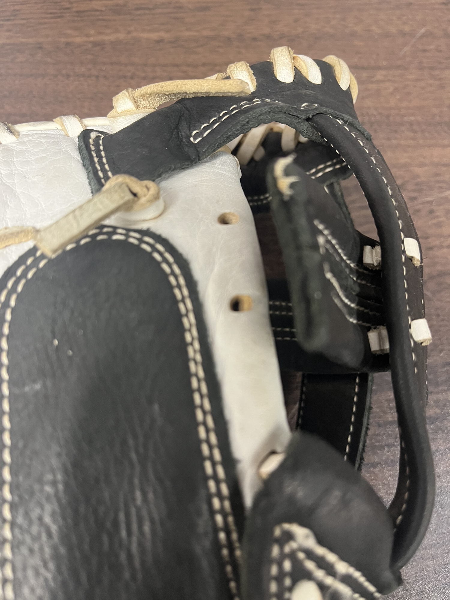 Mizuno 33'' Supreme Series Fastpitch Catcher's Mitt SidelineSwap