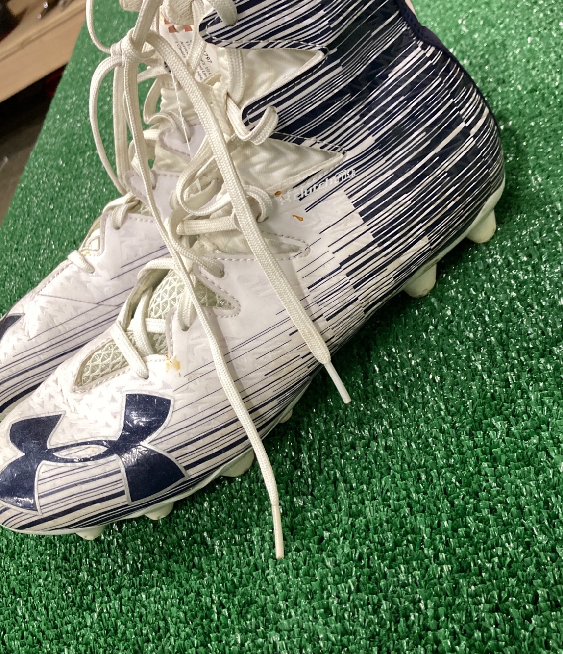 Used Men's 10.0 Molded Under Armour Cleats SidelineSwap