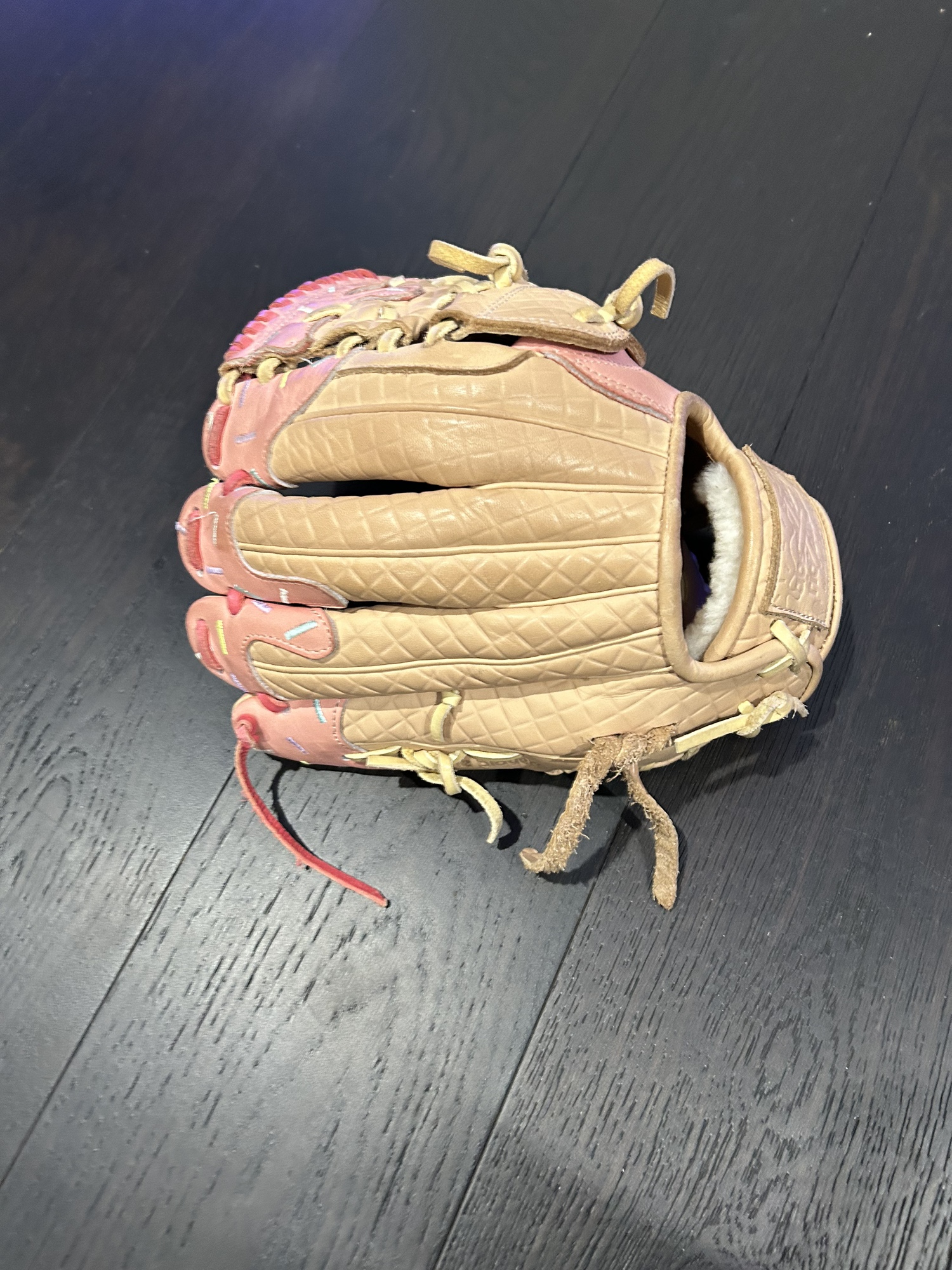 Absolutely Ridiculous Rare Strawberry Pitchers Glove SidelineSwap