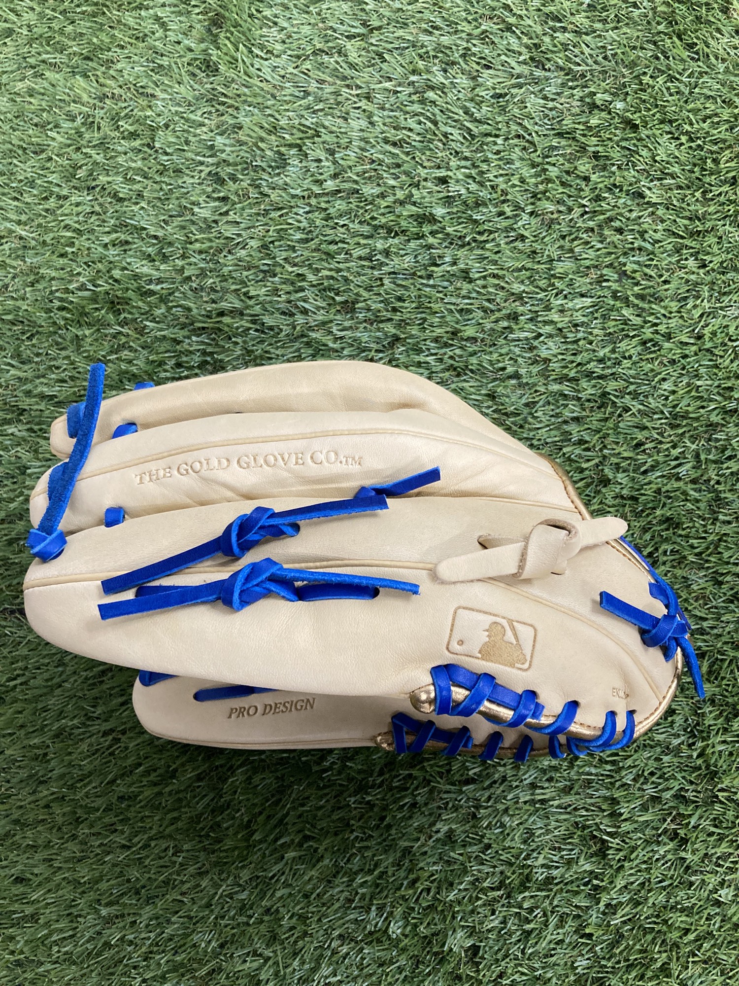 Used Rawlings Gold Glove Elite Right Hand Throw Baseball Glove 12.75