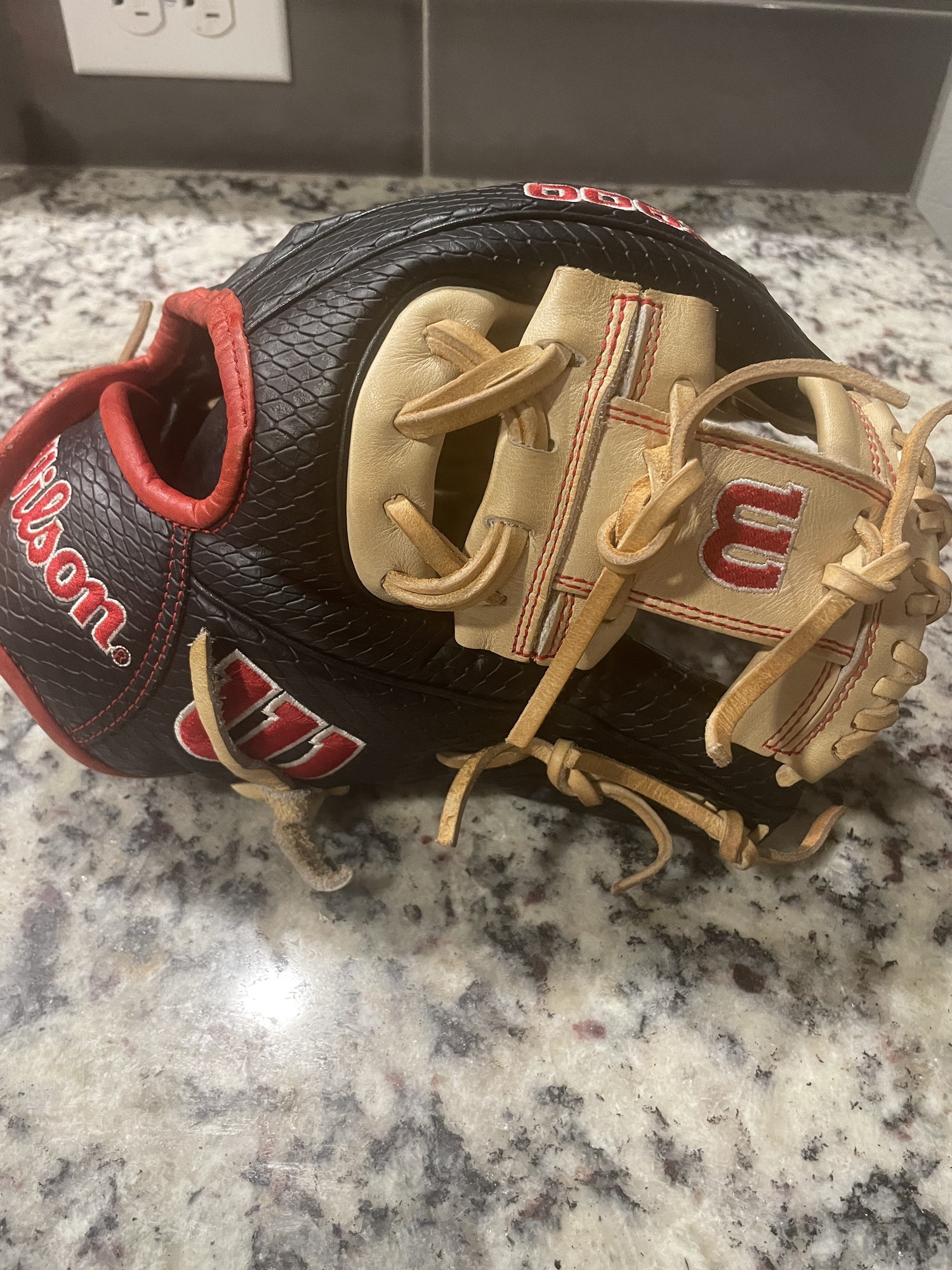 A2000 infield baseball glove SidelineSwap