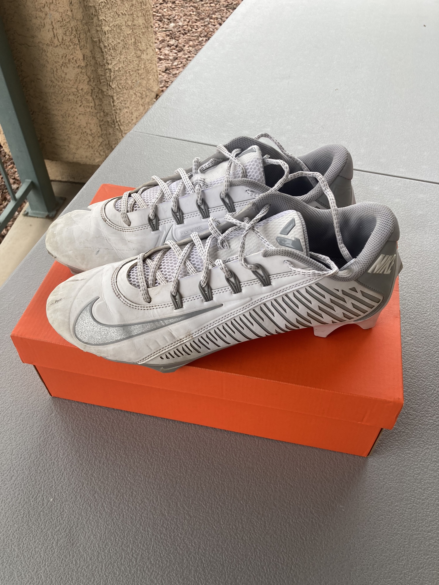 vapor carbon football cleats