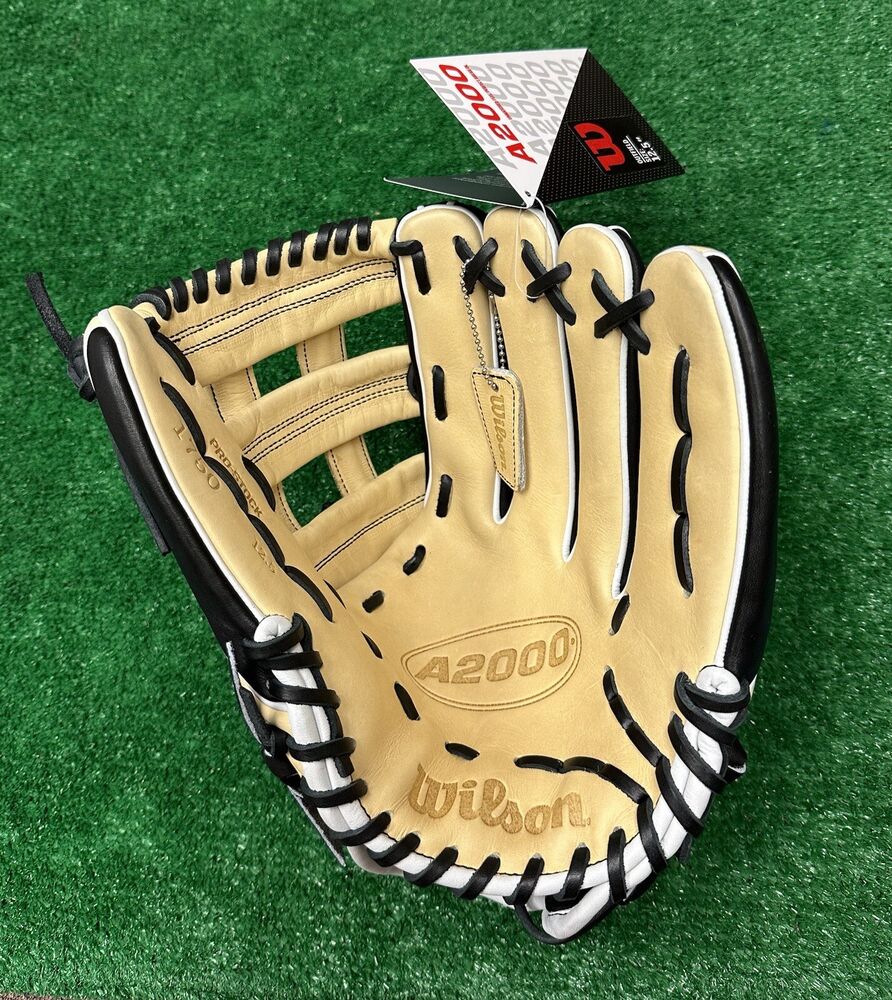 2024 Wilson A2000 1750 12.5" Outfield Baseball Glove Right Hand
