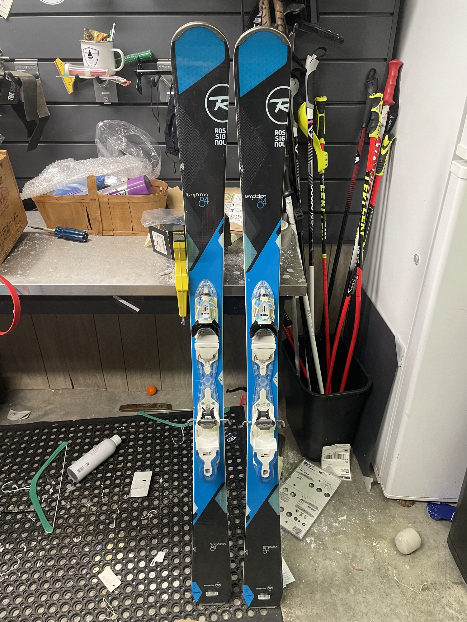 Women's 154 cm With Bindings Max Din 11 Temptation Skis SidelineSwap