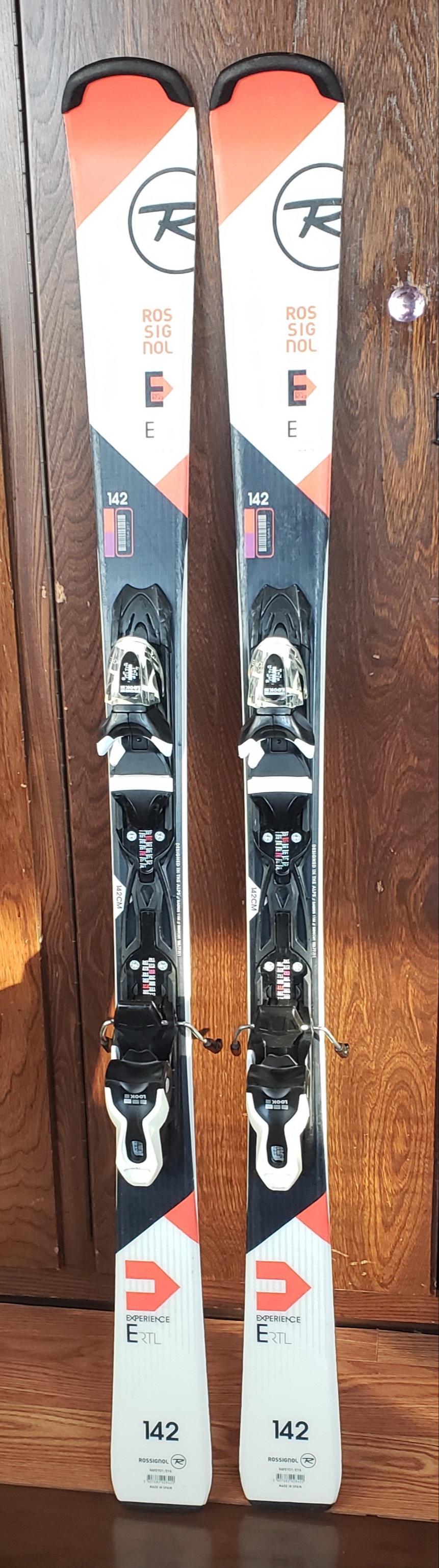 142cm Adult WIDER Skis ROSSIGNOL EXPERIENCE w/Look Xpress 10 Bindings
