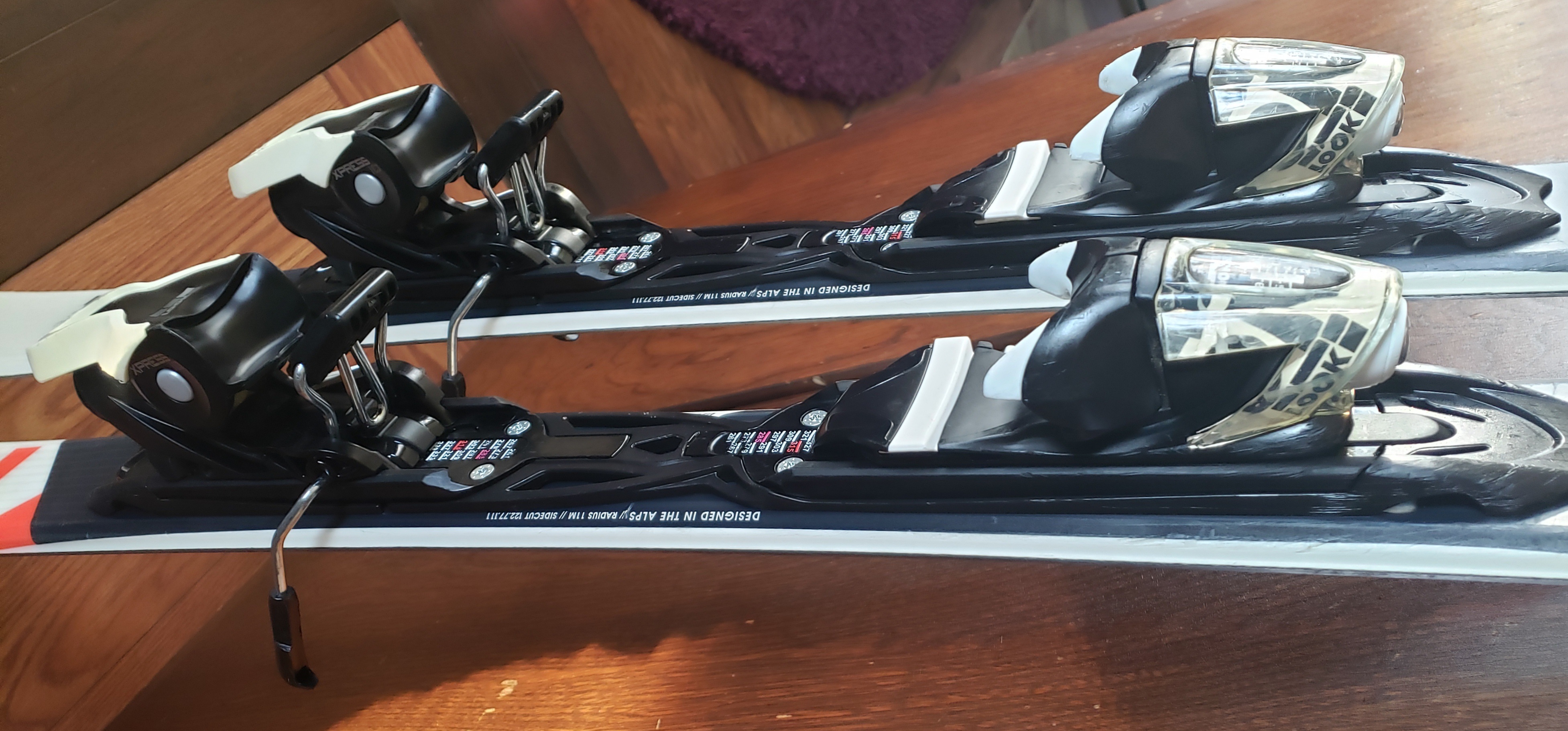 142cm Adult WIDER Skis ROSSIGNOL EXPERIENCE w/Look Xpress 10 Bindings