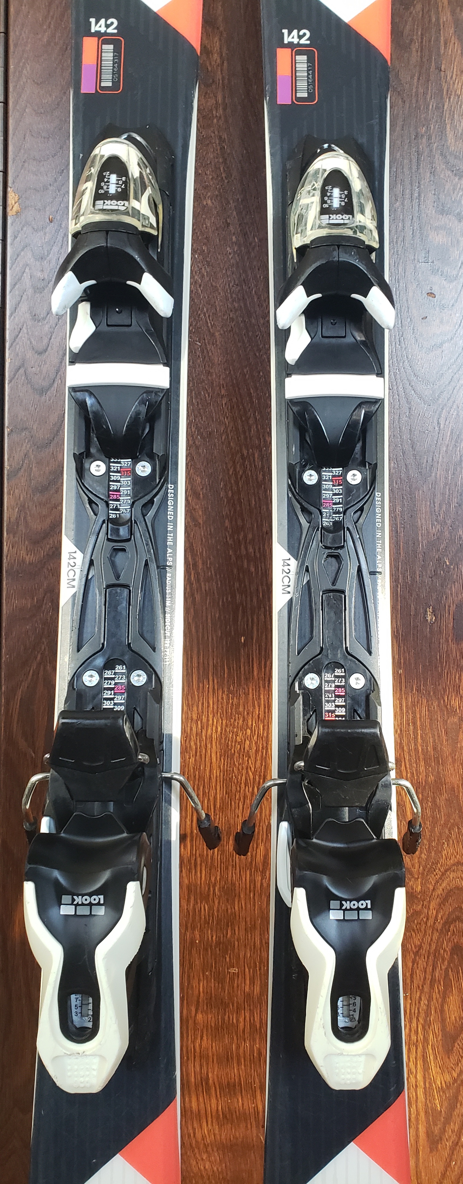 142cm Adult WIDER Skis ROSSIGNOL EXPERIENCE w/Look Xpress 10 Bindings