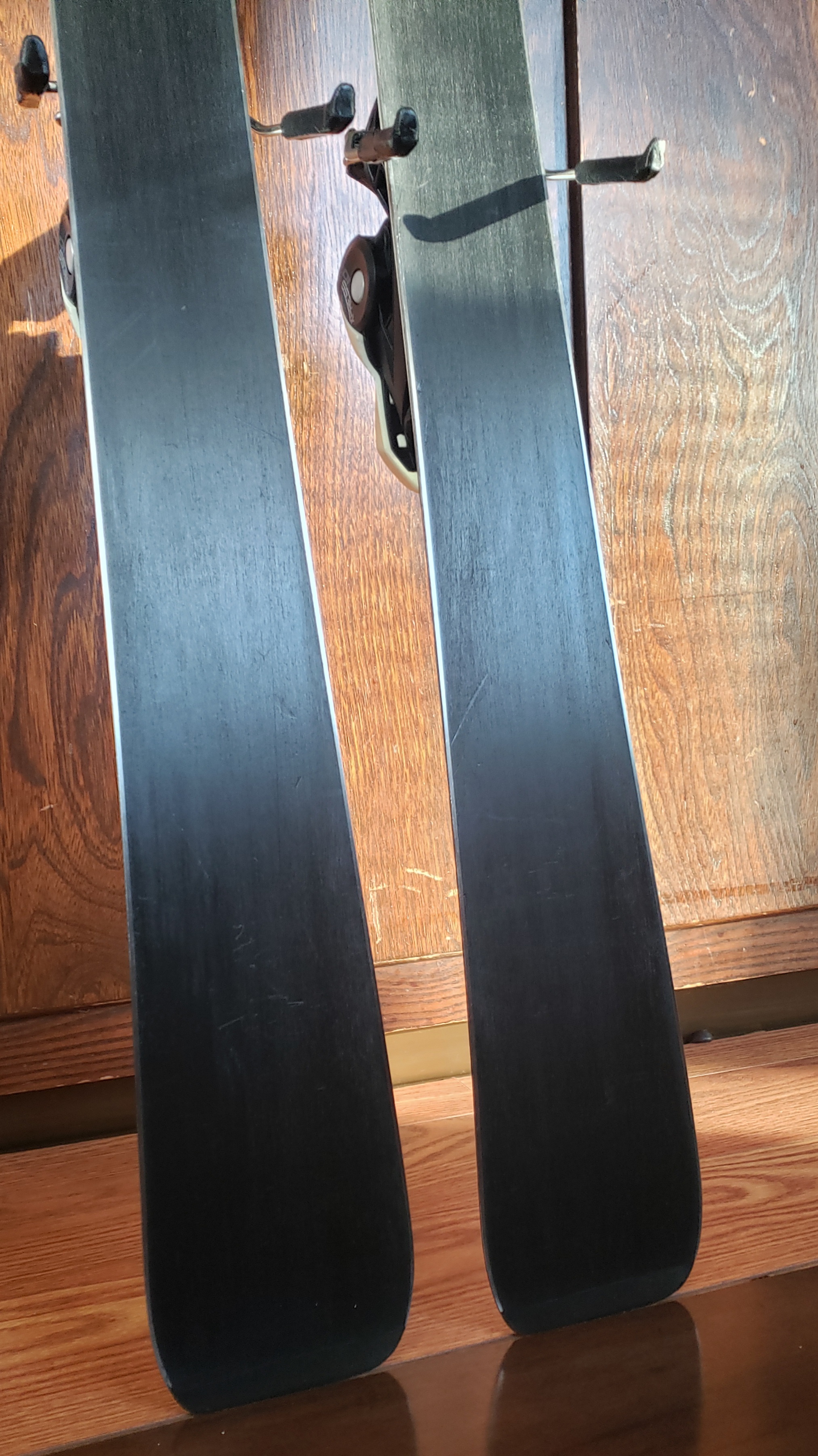 142cm Adult WIDER Skis ROSSIGNOL EXPERIENCE w/Look Xpress 10 Bindings
