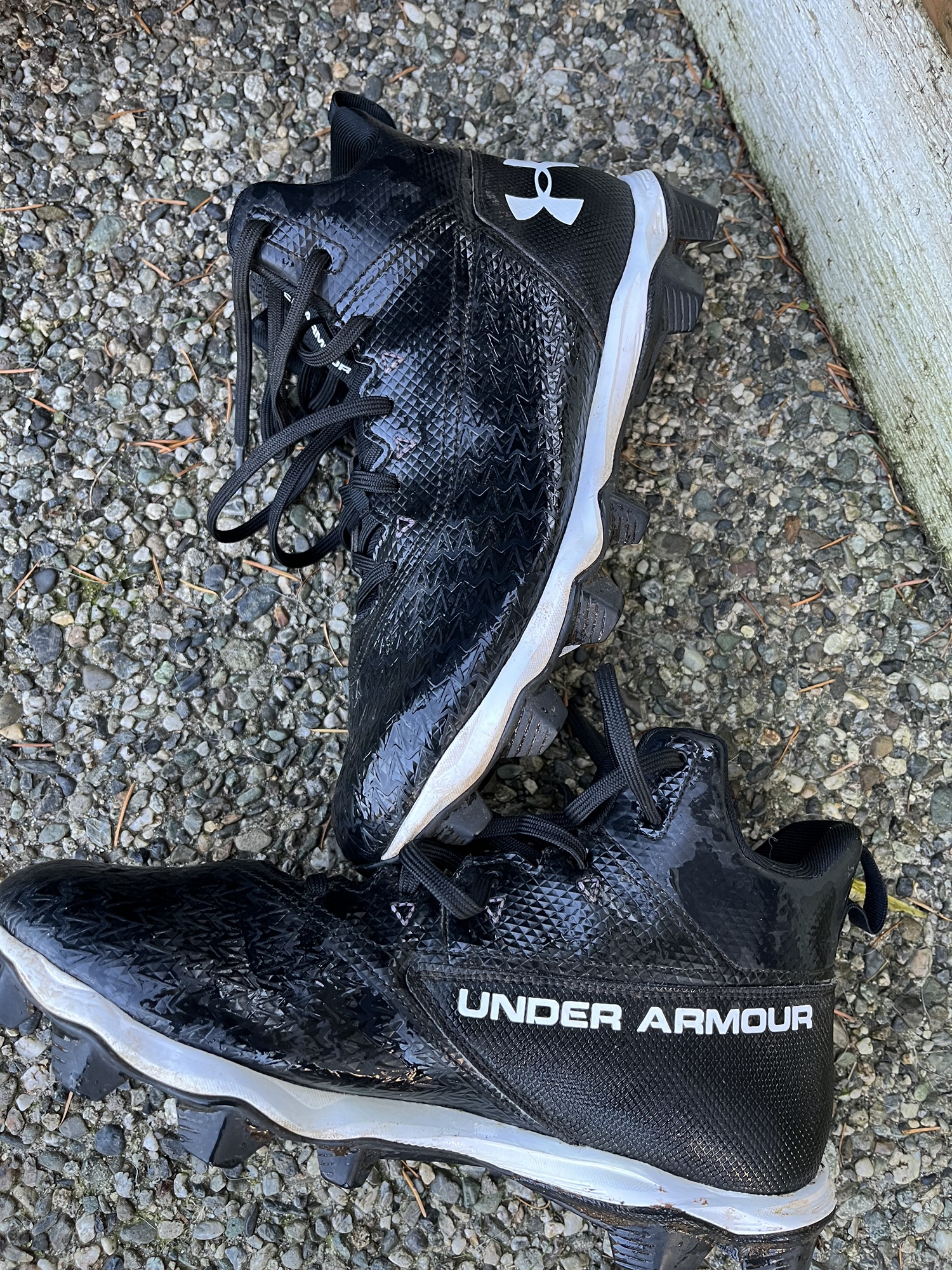 under armor women's cleats