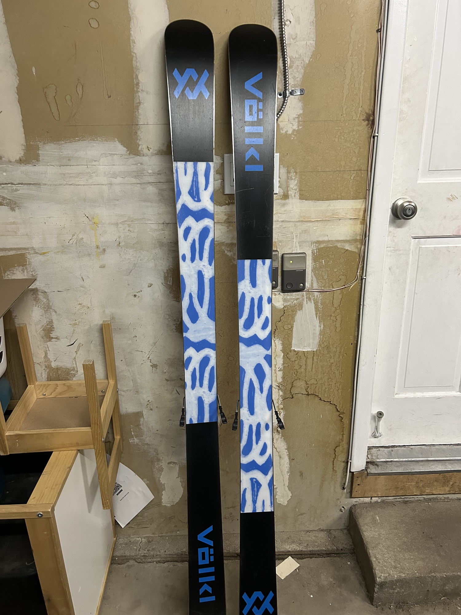 Volkl Revolt 95 181cm W/ Marker griffon 13 GW Binding