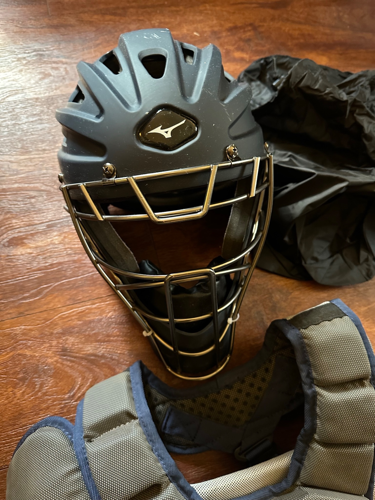 Mizuno Youth Samurai Catchers Set With Knee Savers SidelineSwap