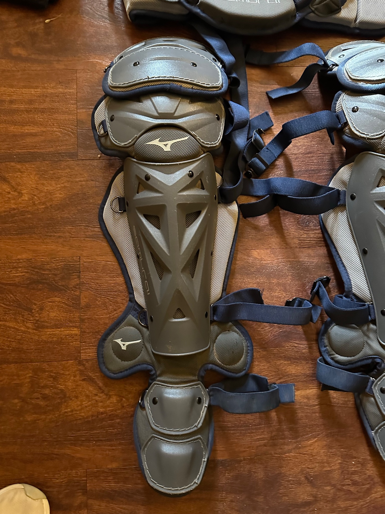 Mizuno Youth Samurai Catchers Set With Knee Savers SidelineSwap