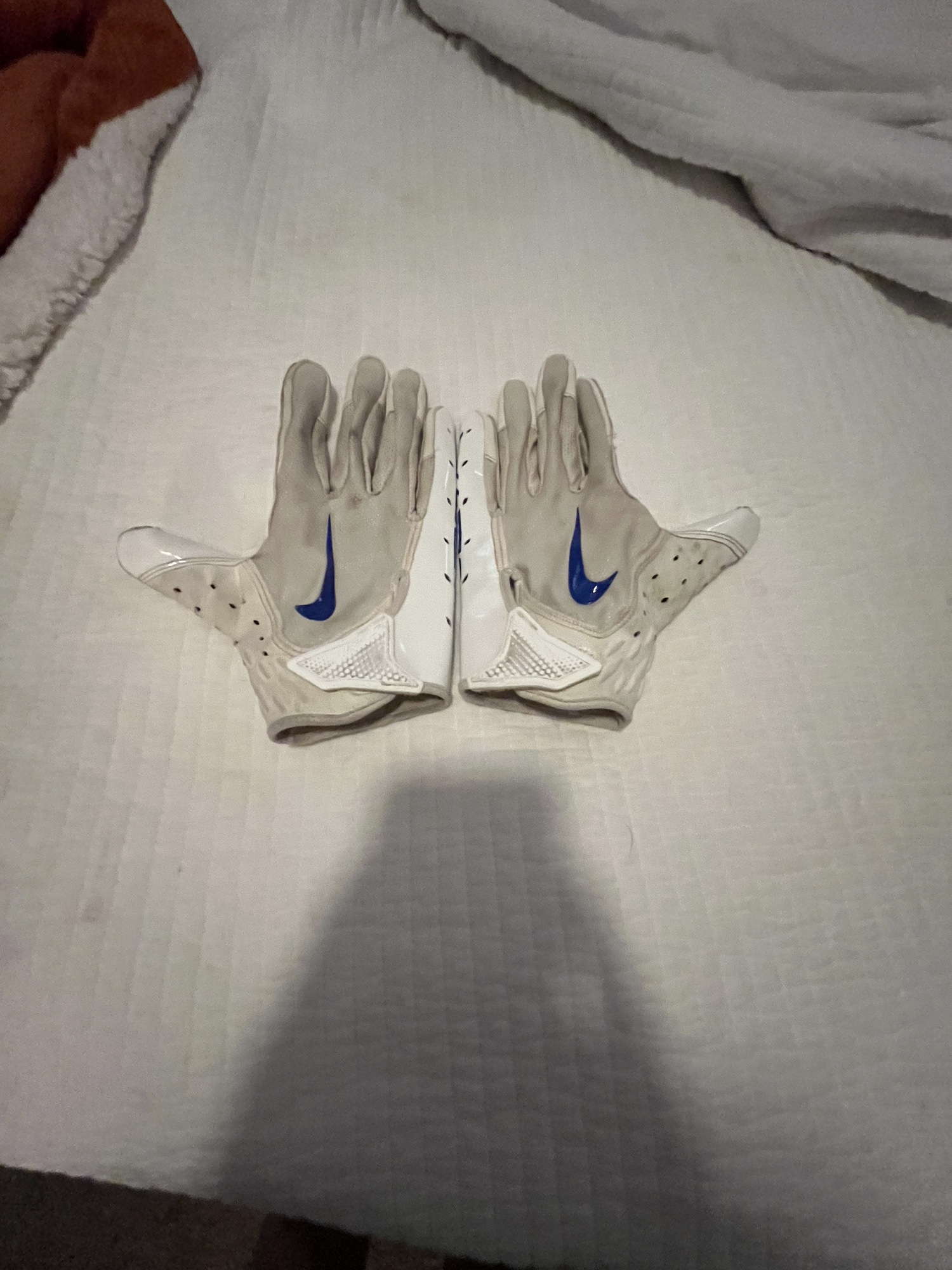 white nike vapor jet gloves