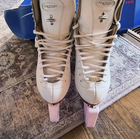 EUC Riedell Figure Skates Adult 5W SidelineSwap