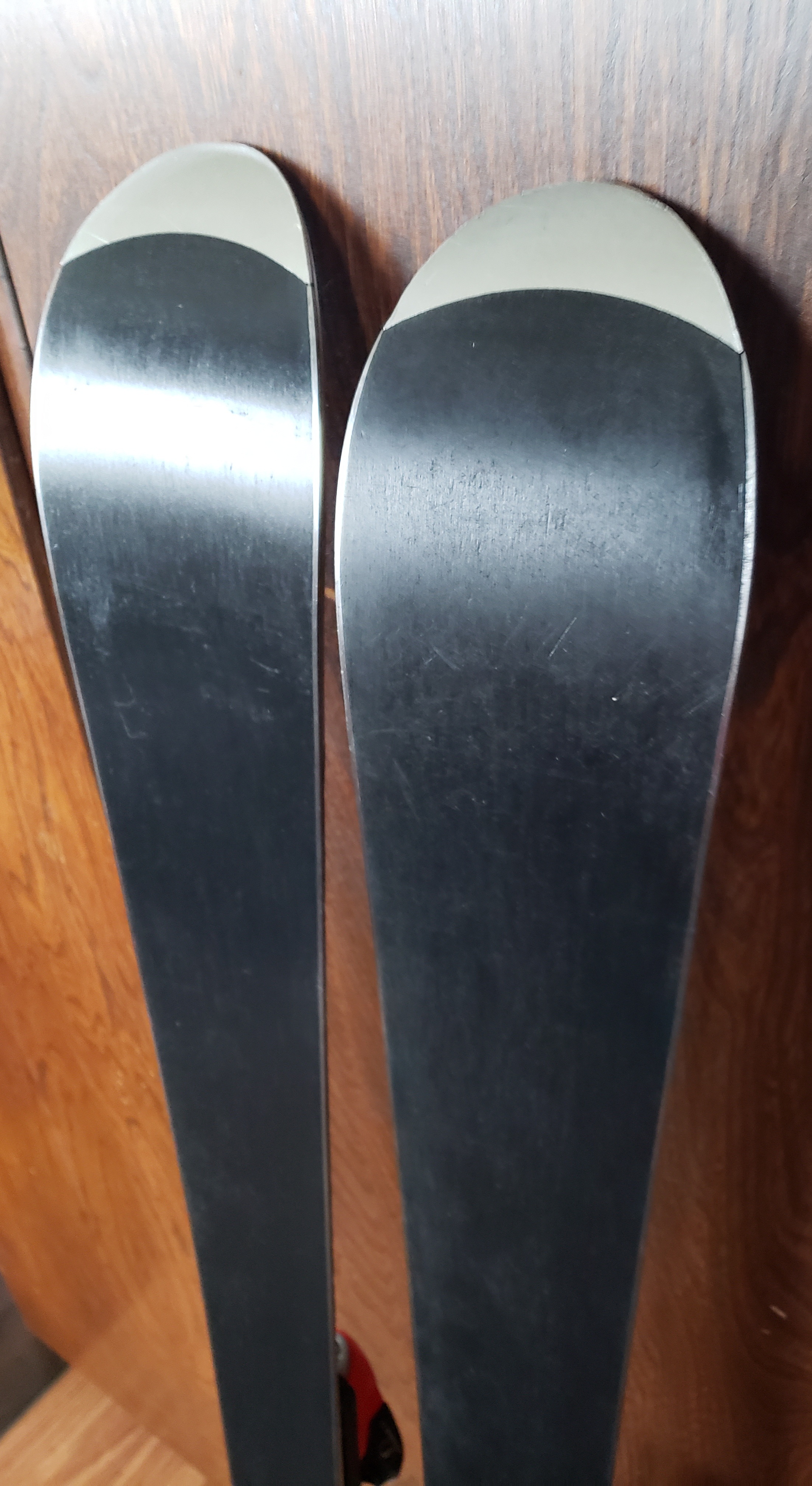 JUNIOR 130cm ROSSIGNOL EDGE SKIS with ROSSIGNOL COMP J BINDINGS *USED