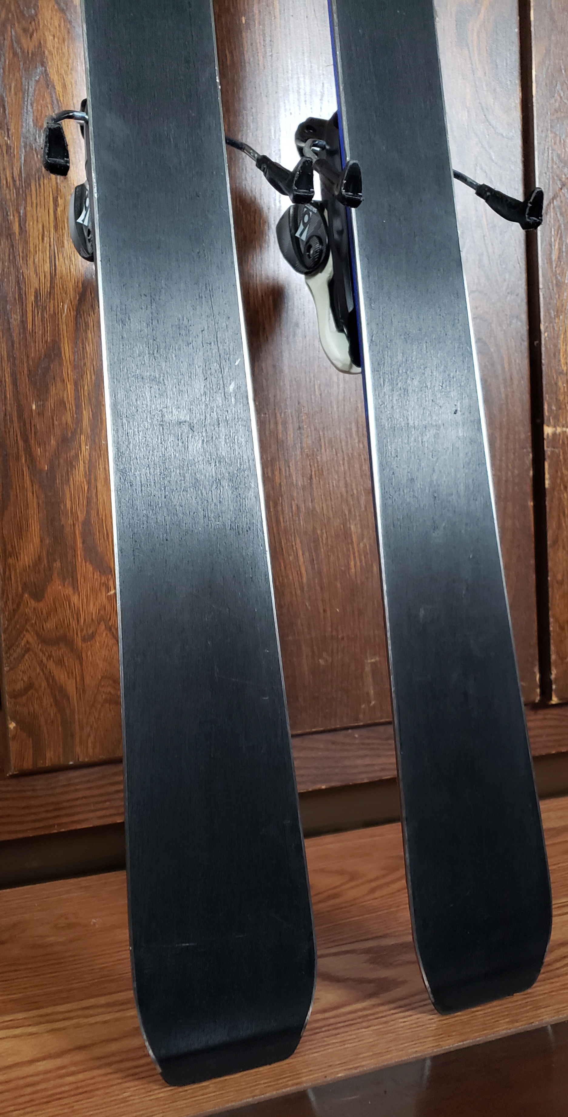 140cm Salomon QST Max JR Skis w/SALOMON L6 GRIP WALK/ EZ TRACK BINDINGS *USED* CLEAN/READY TO