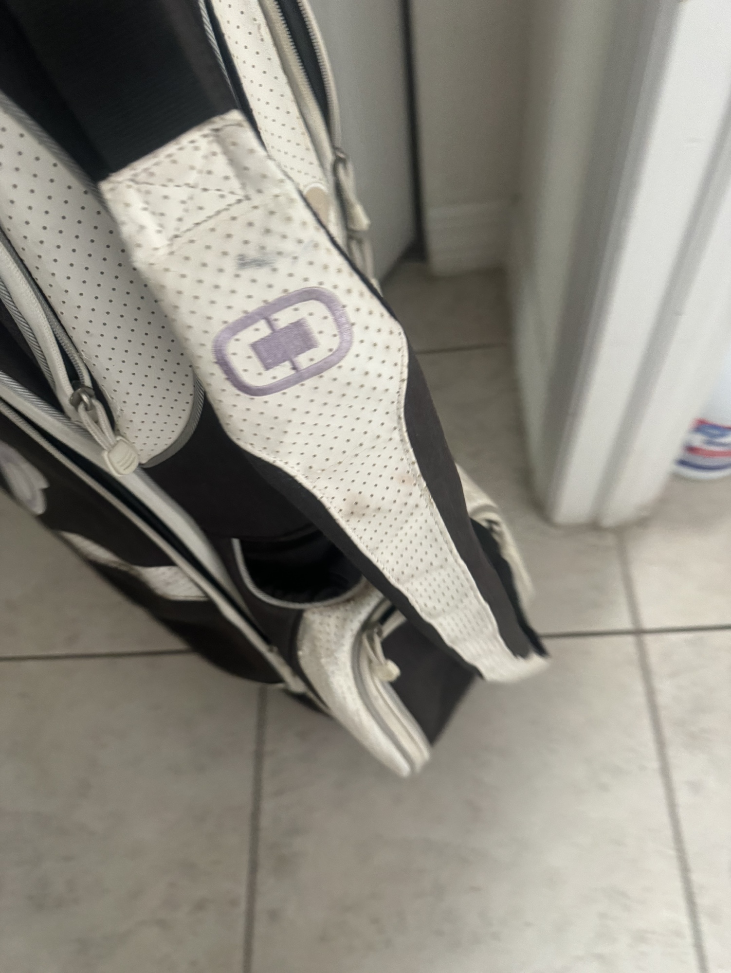 Ogio Ladies Golf Cart Bag with club dividers and shoulder strap . SidelineSwap