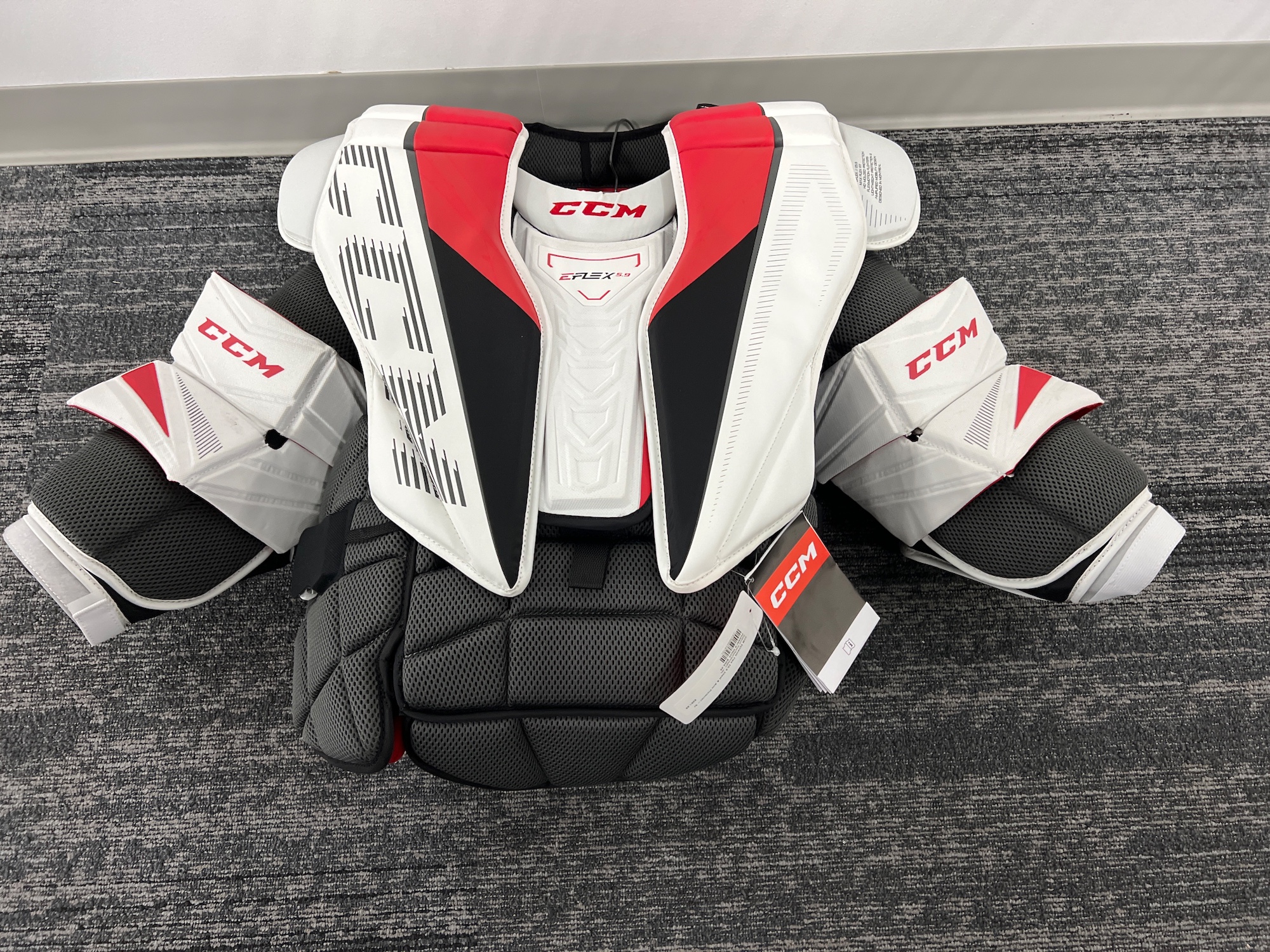 New Medium CCM Eflex 5.9 Goalie Chest Protector SidelineSwap