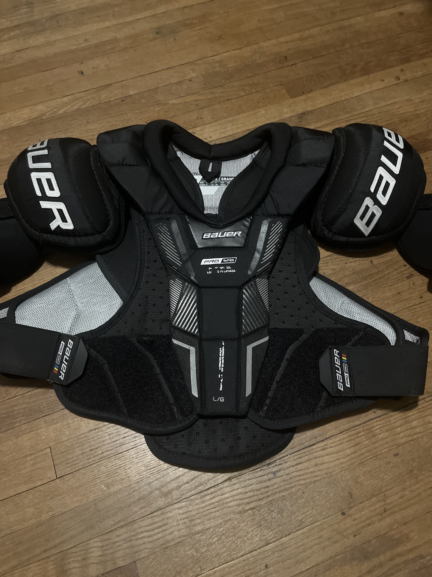 Bauer Pro Series Shoulder Pads Large SidelineSwap