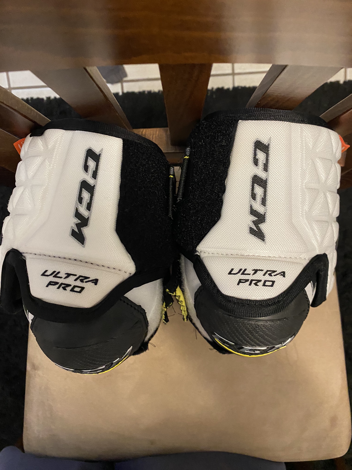 CCM Tacks NHL Pro Stock Ice Hockey Player Elbow Pads Protective Size