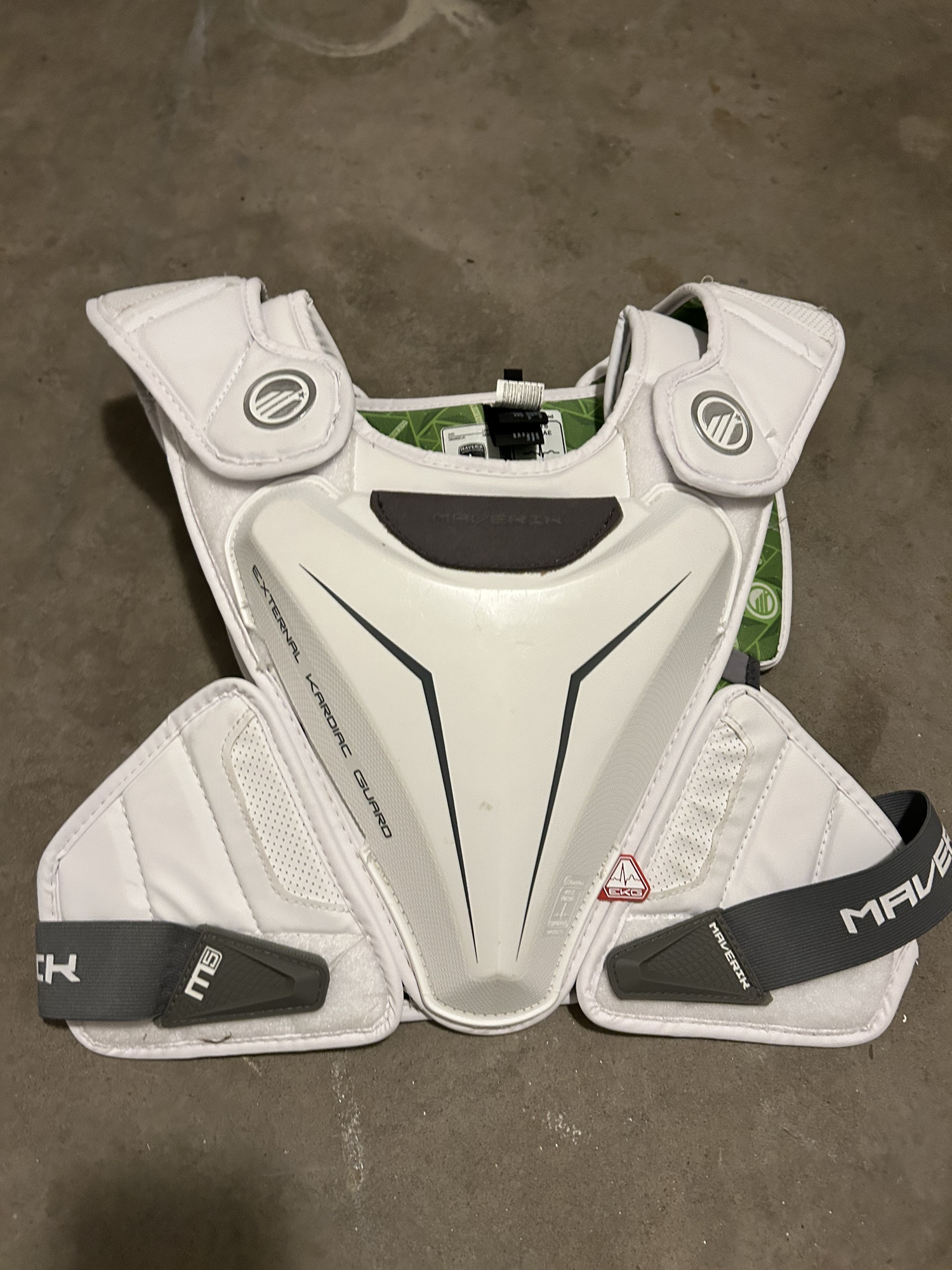 Large Maverik M5 EKG Speed Shoulder Pads SidelineSwap
