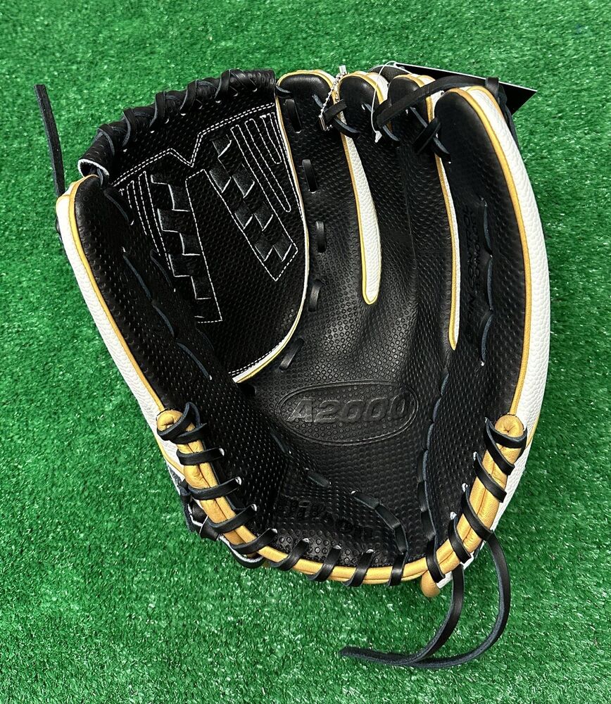 2024 Wilson A2000 SCV125 12.5" Spin Control Fastpitch Softball Outfield