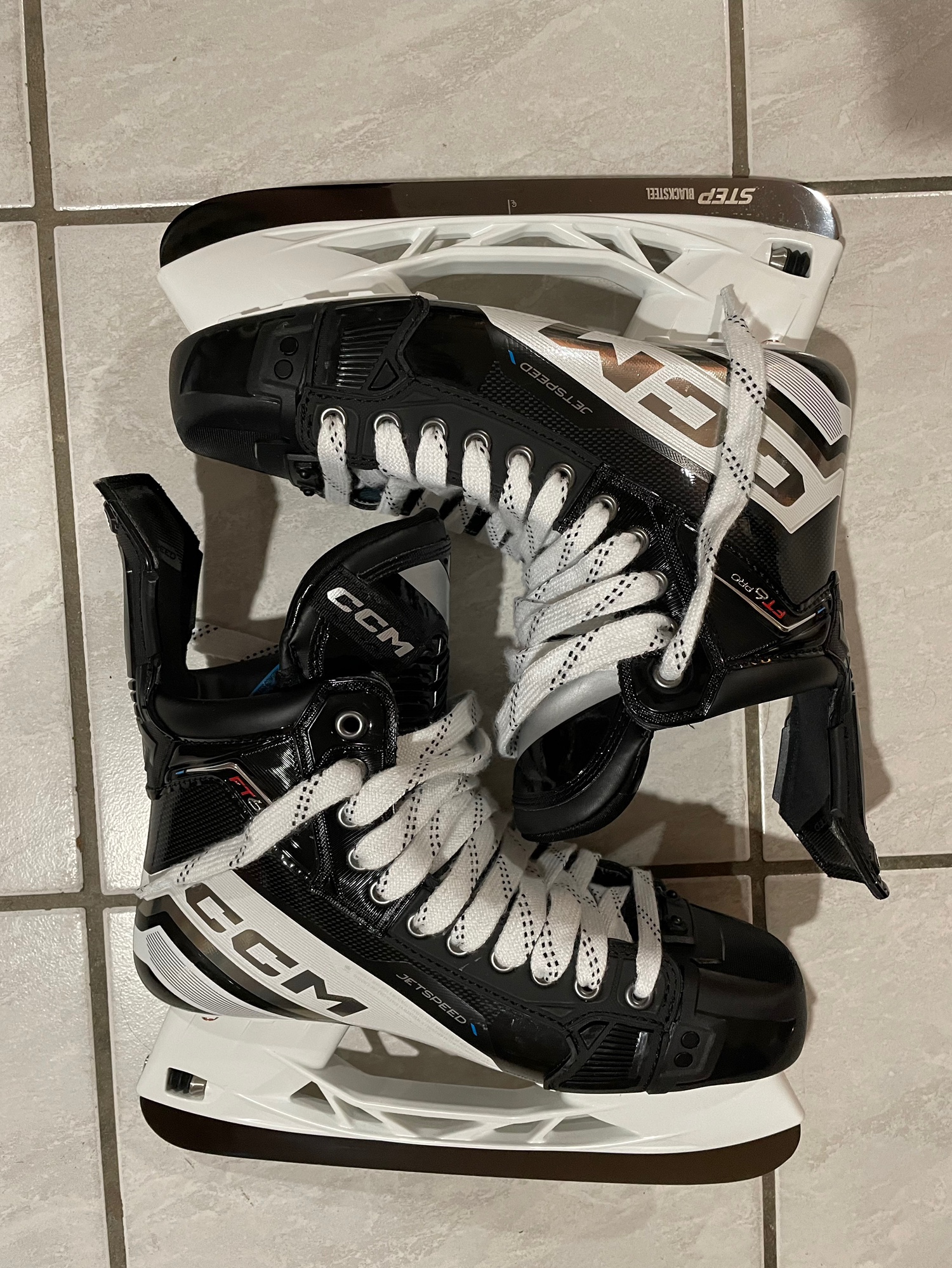 Custom CCM FT6 PRO Skates 9 Tapered Fit SidelineSwap