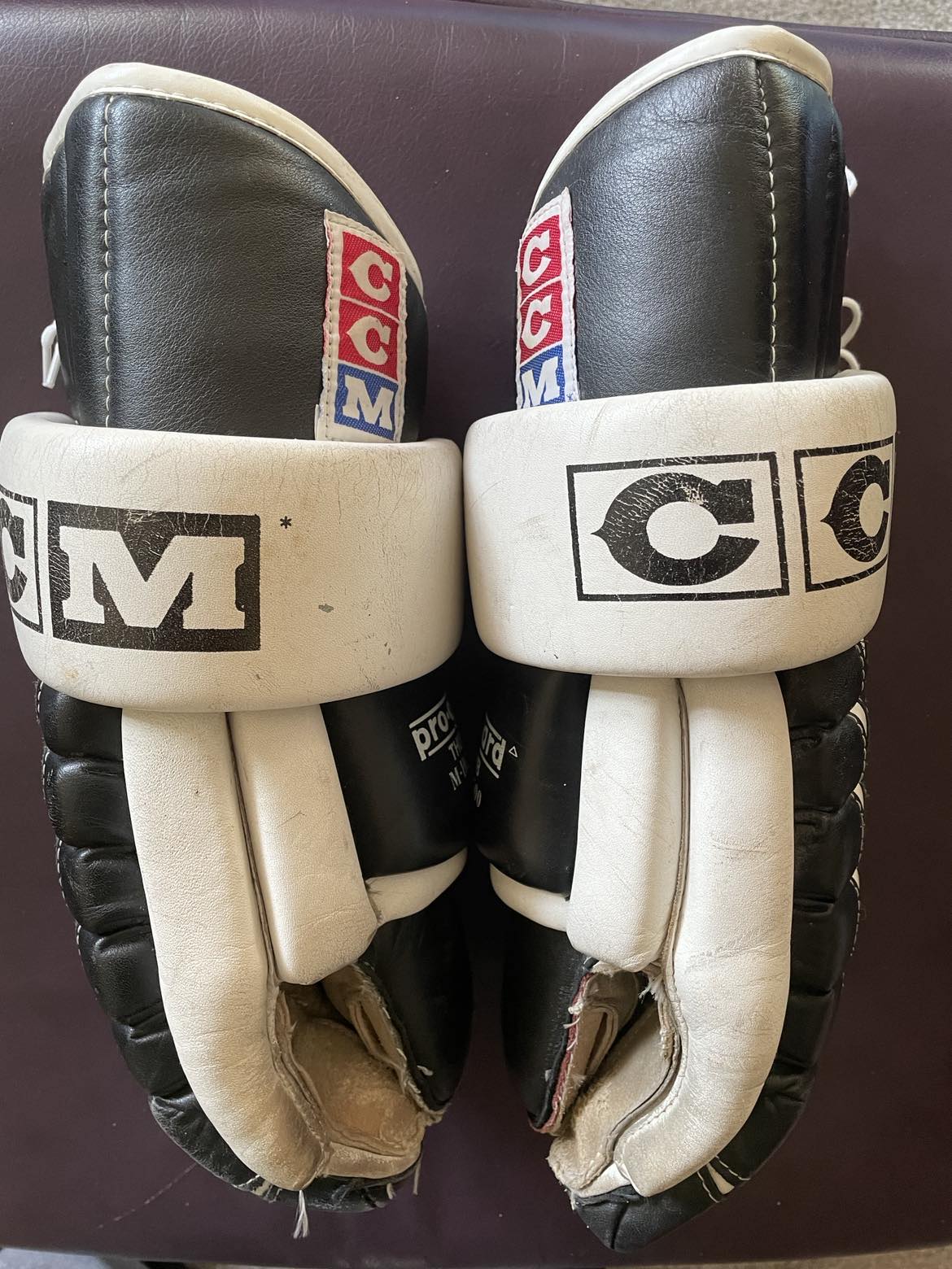Vintage Bruins/CCM Leather Hockey gloves SidelineSwap