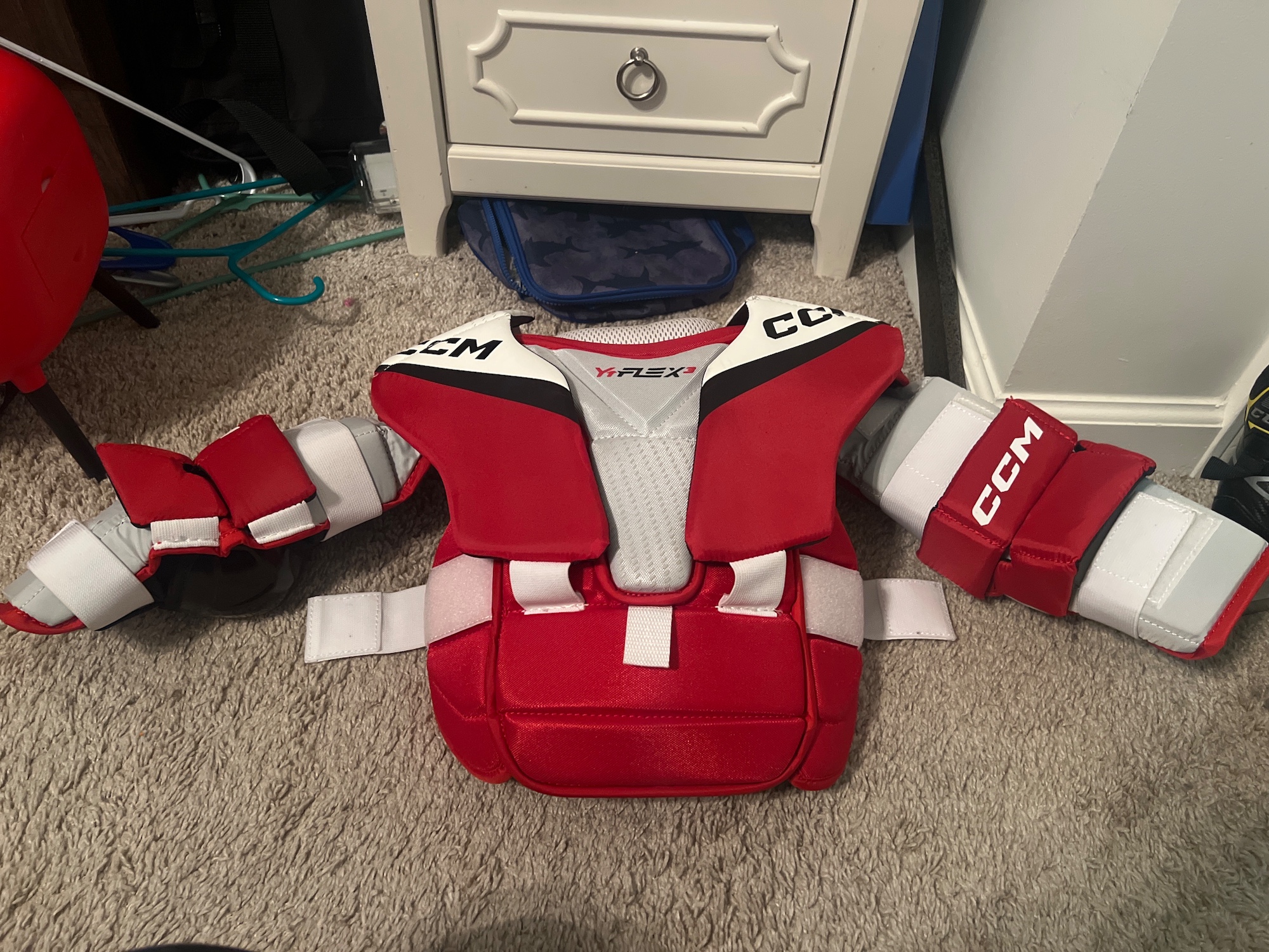 Used Large/Extra Large CCM Y flex Goalie Chest Protector SidelineSwap