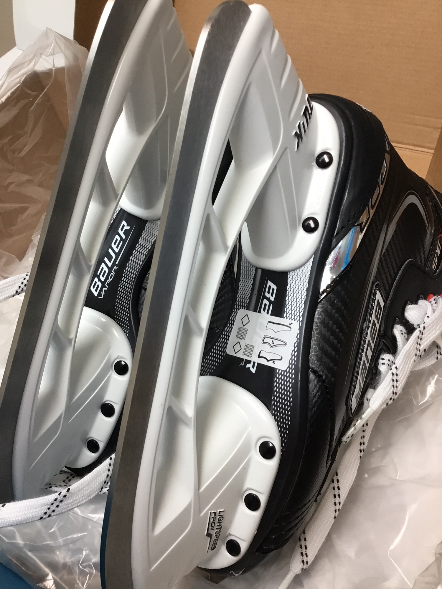 Bauer Vapor X3.5 Jr size 2.5D Hockey Skate SidelineSwap