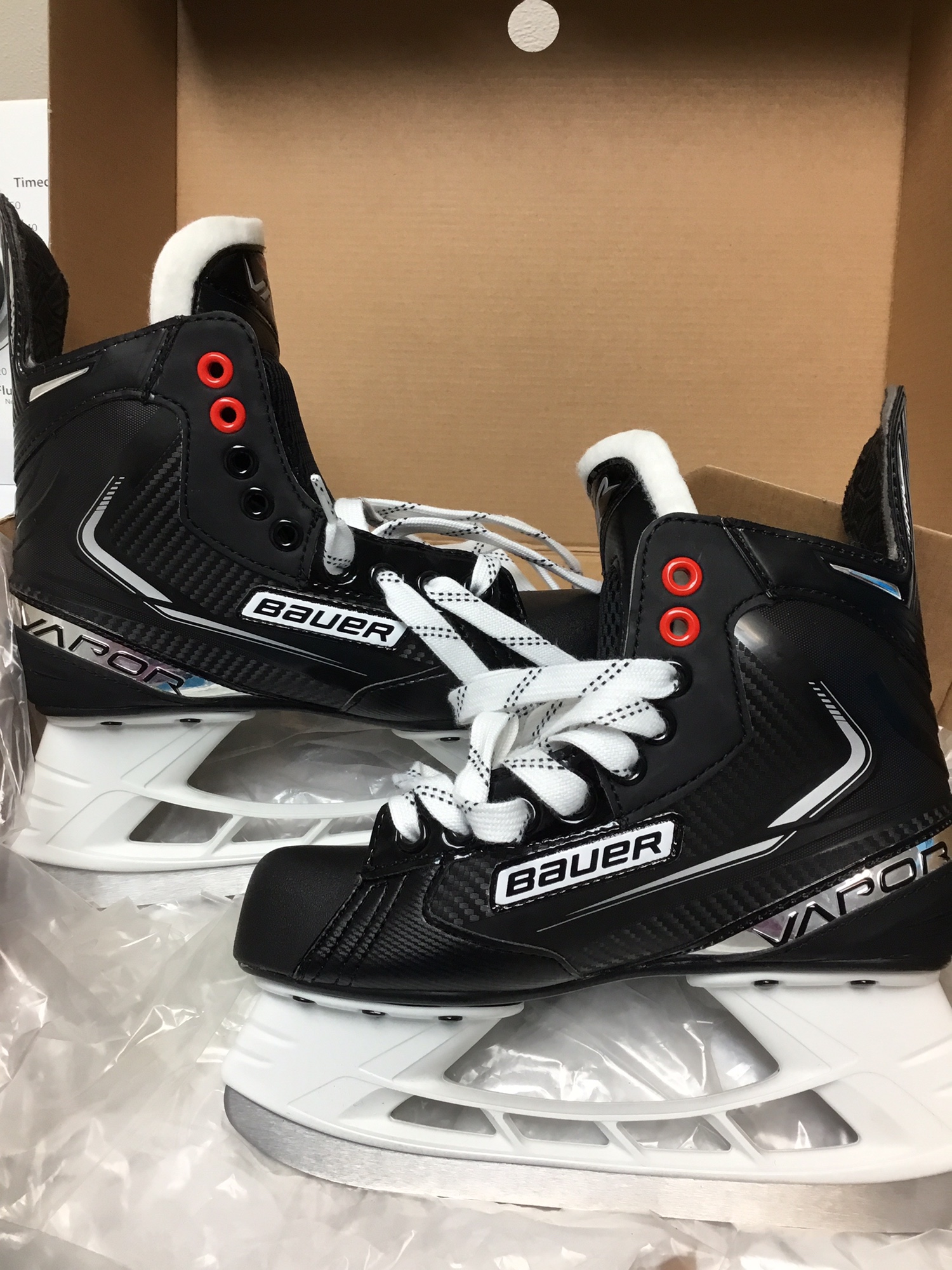 Bauer Vapor X3.5 Jr size 2.5D Hockey Skate SidelineSwap