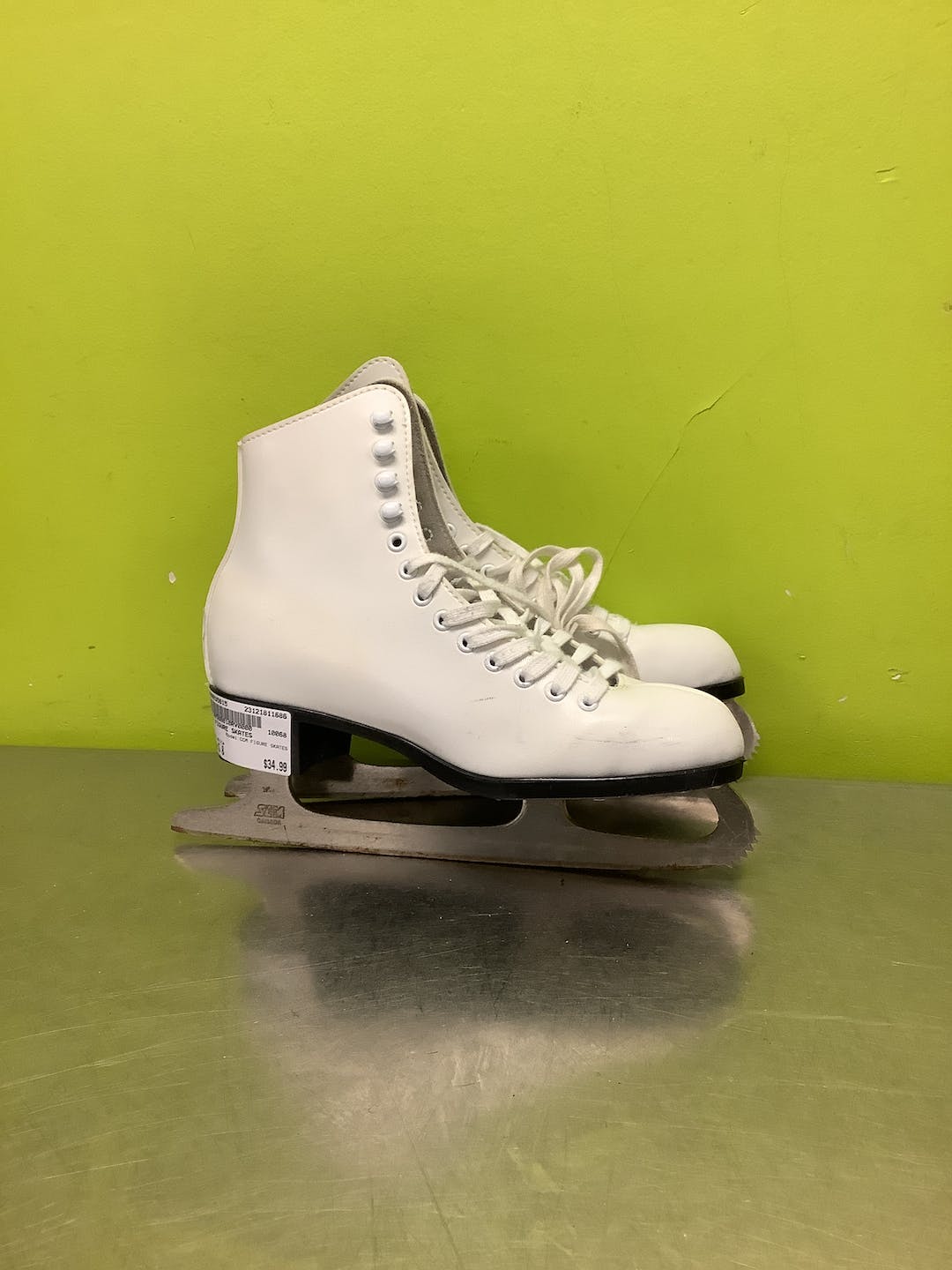 Used Ccm Ccm Figure Skates Senior 8 Women's Figure Skates SidelineSwap