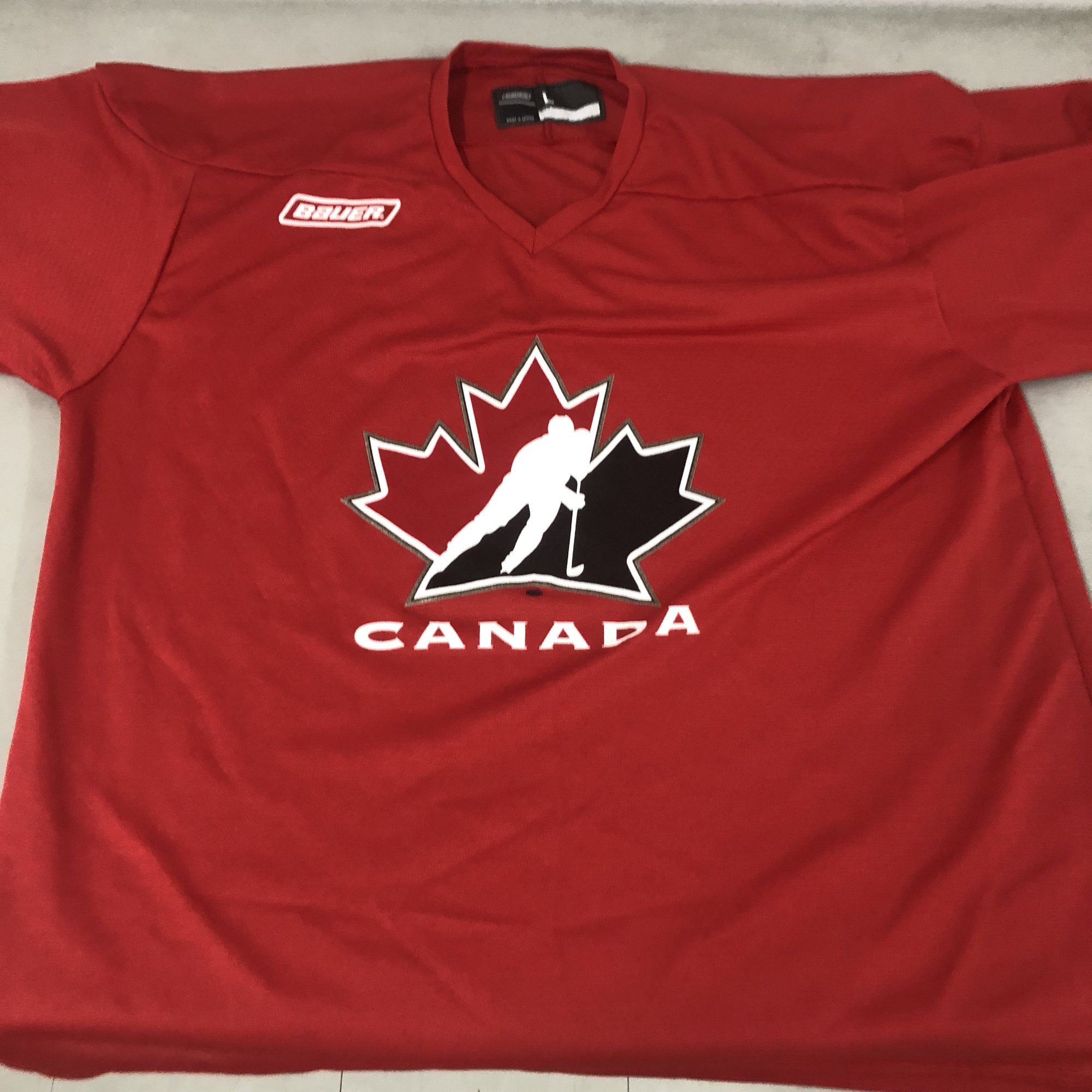 NEW Team Canada Bauer mens large practice jersey SidelineSwap