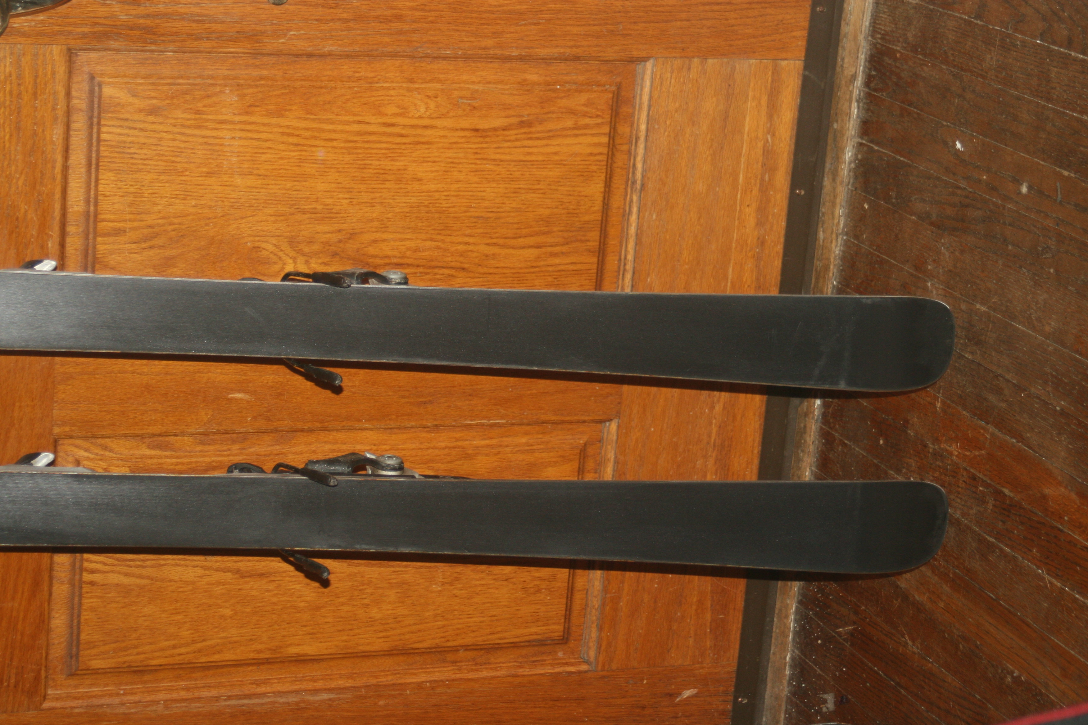 Used Atomic 163 cm All Mountain Free Zone Skis with Rossignol Bindings