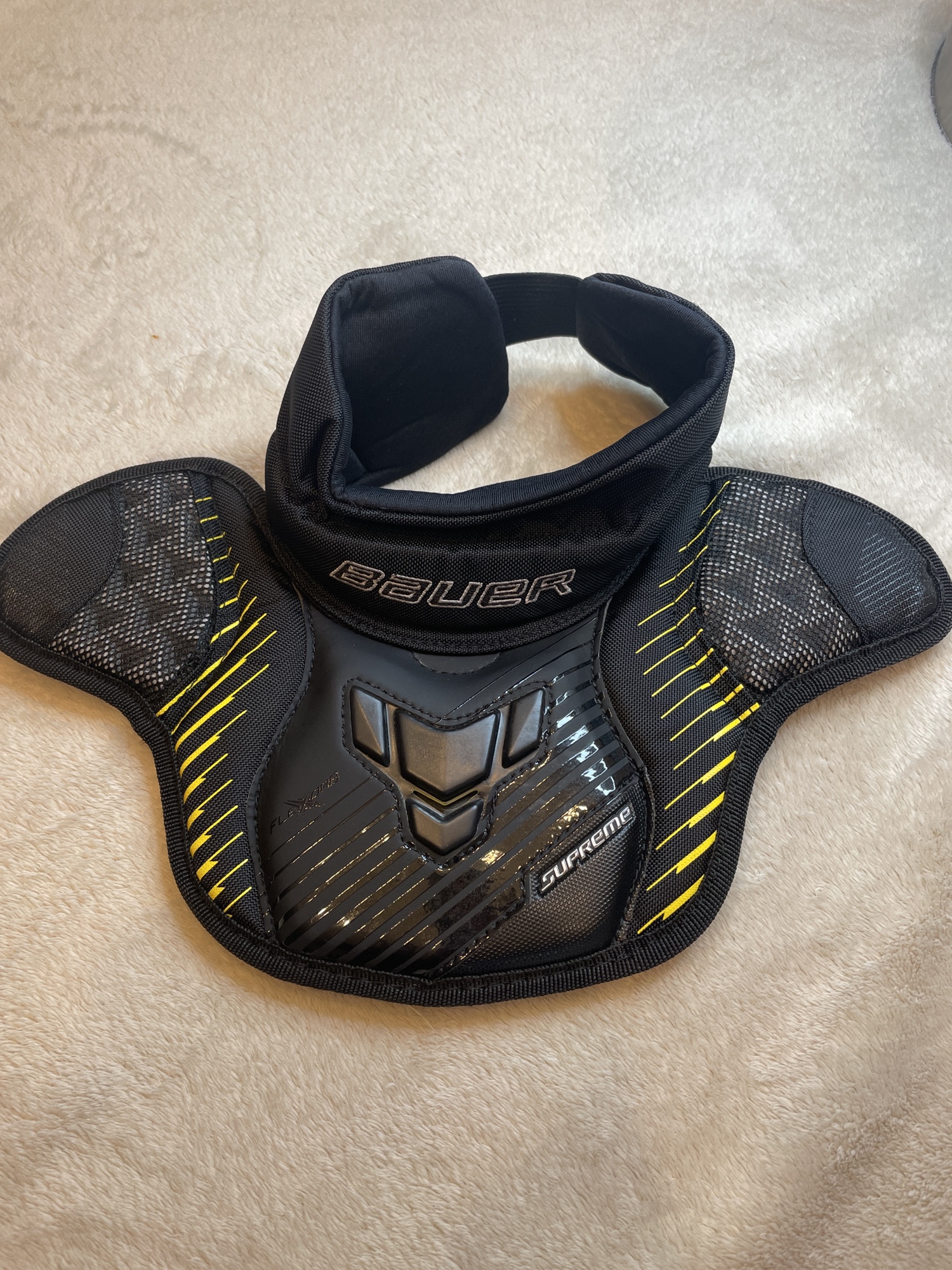 Bauer Supreme 37.5 Goalie neck guard, Junior Small SidelineSwap