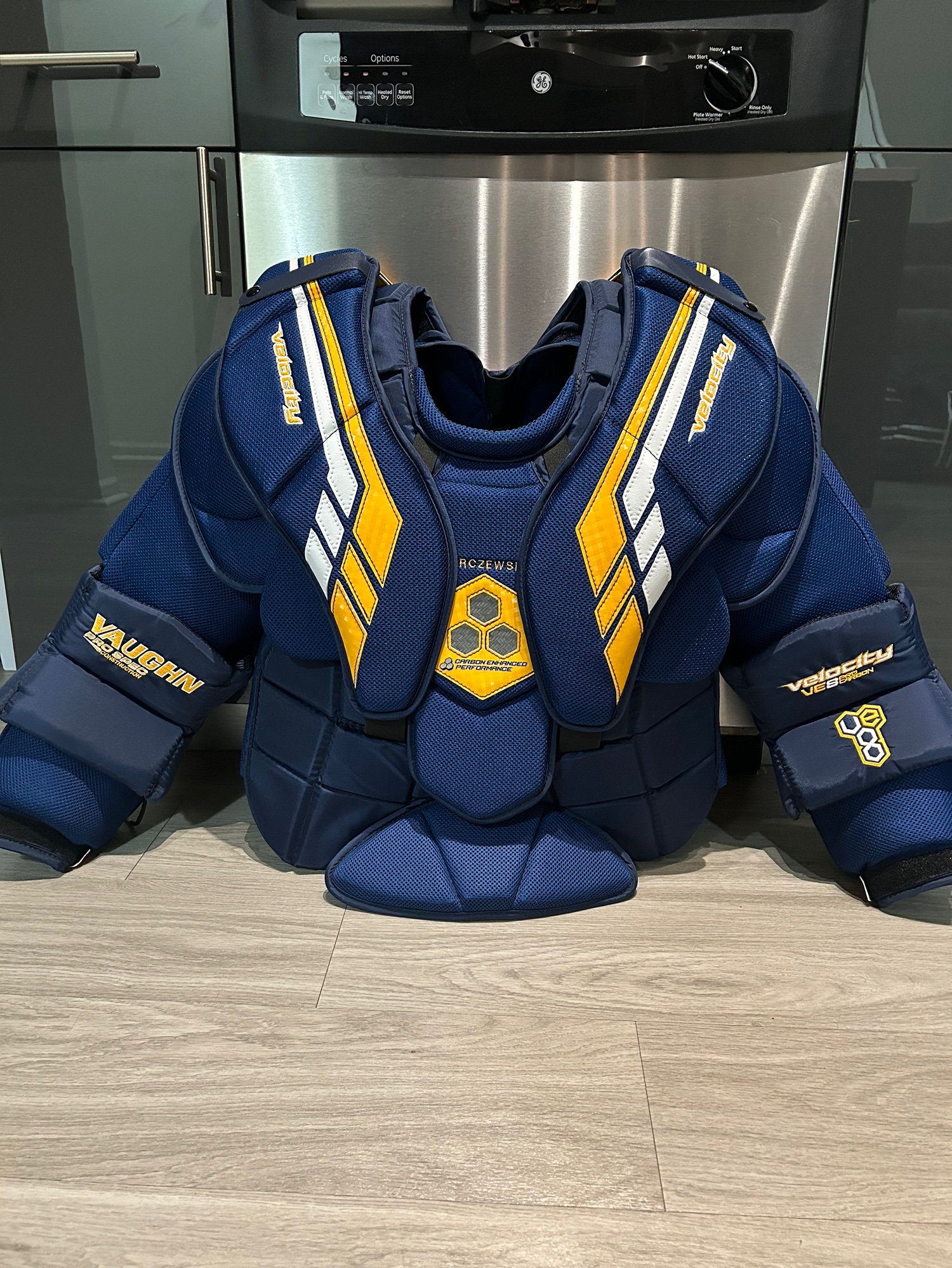 New Vaughn VE8 Pro Stock Senior Large Custom Chest Protector SidelineSwap