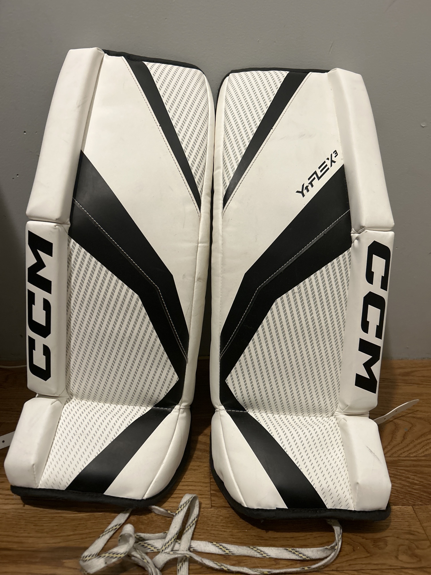 Ccm Youth Ytflex 3 Goalie Goalie Leg Pads 26” SidelineSwap