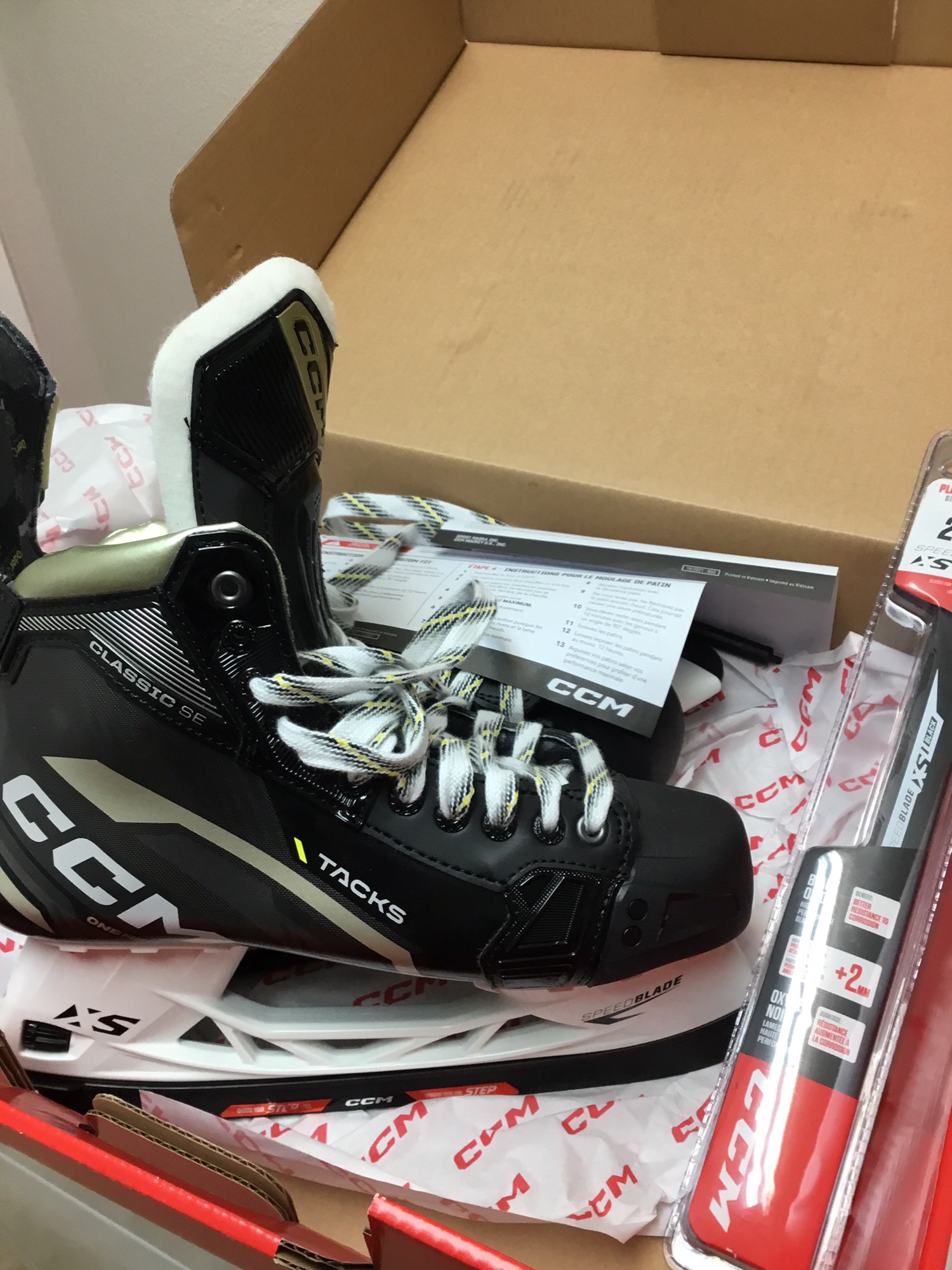 CCM Tacks Classic SE Sr Size 10 R Hockey Skates SidelineSwap