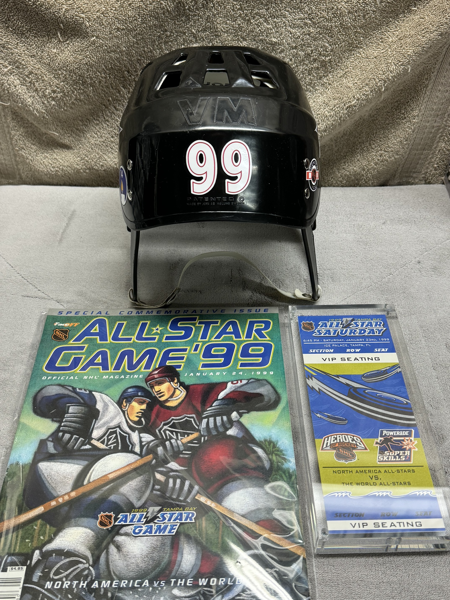 VINTAGE WAYNE GRETZKY 1999 ALL STAR GAME JOFA HOCKEY HELMET WITH VIP