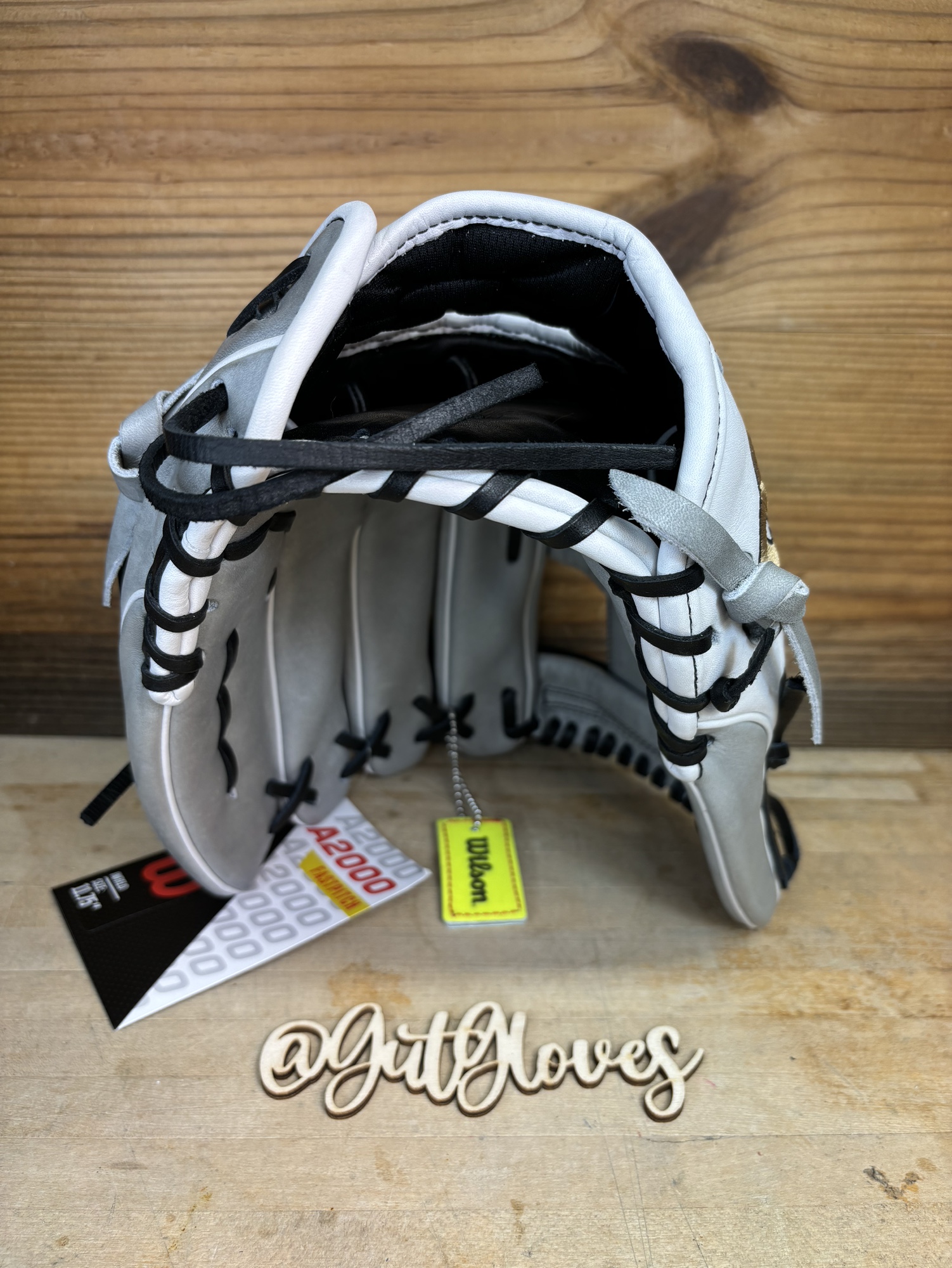 New Infield 11.75" Wilson A2000 Softball Glove SidelineSwap