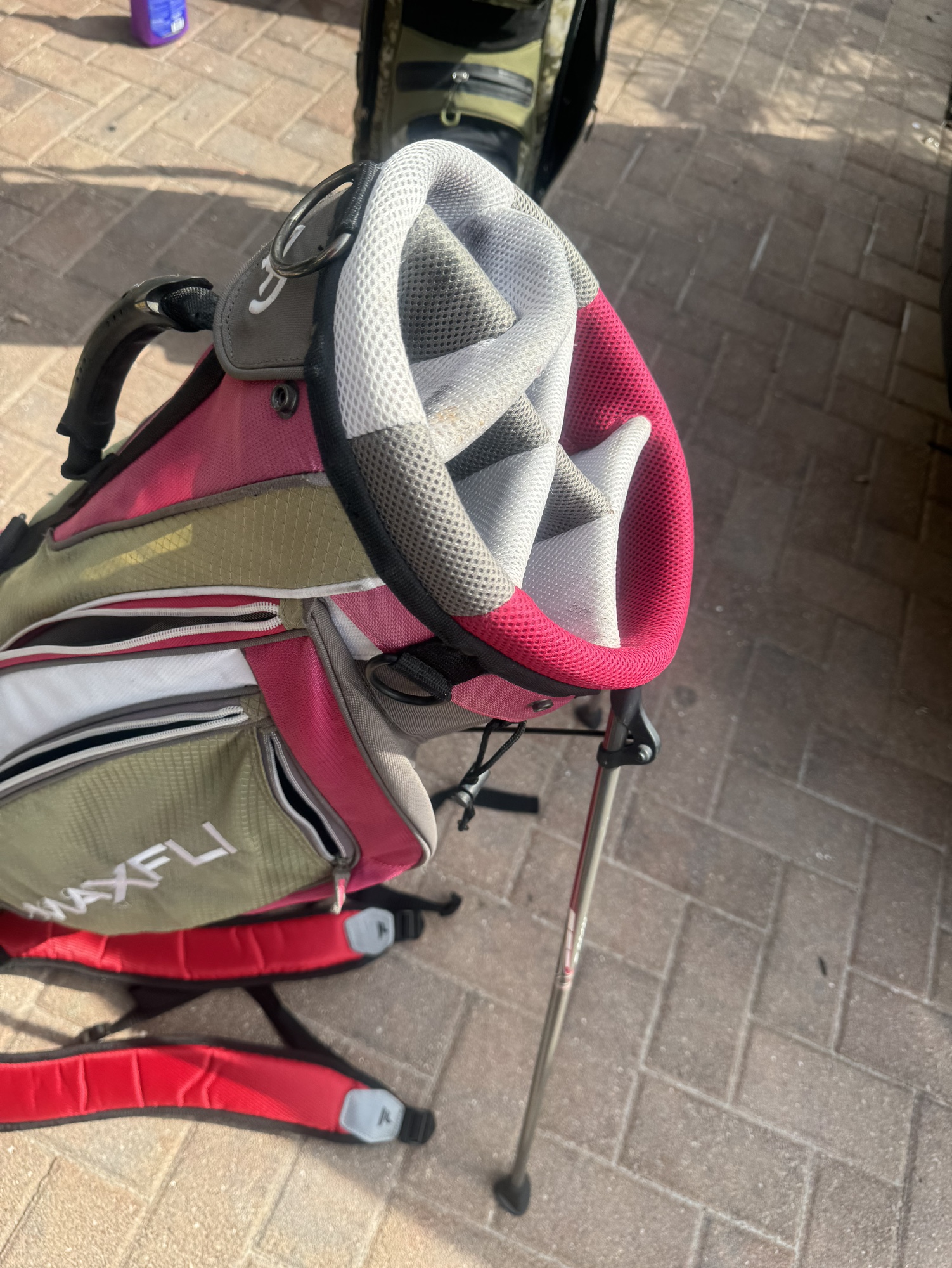 Ladies Golf Stand Bag Maxfli double shoulder strap in red . See