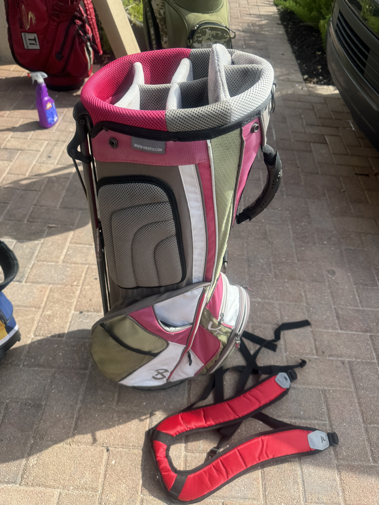 Ladies Golf Stand Bag Maxfli double shoulder strap in red . See pictures for details and