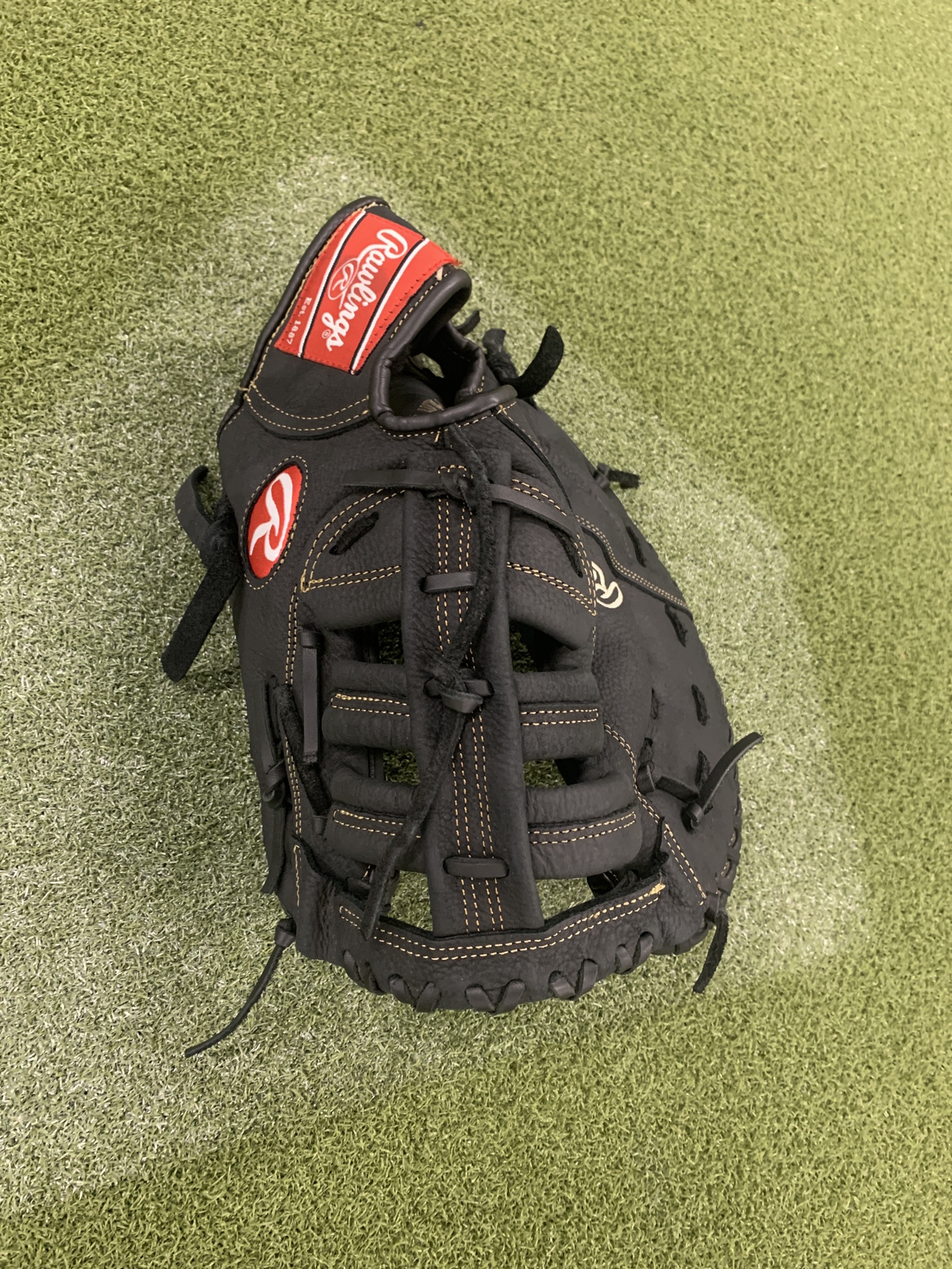 Used Game Ready Rawlings Renegade 1st Baseman Baseball Right Hand Throw
